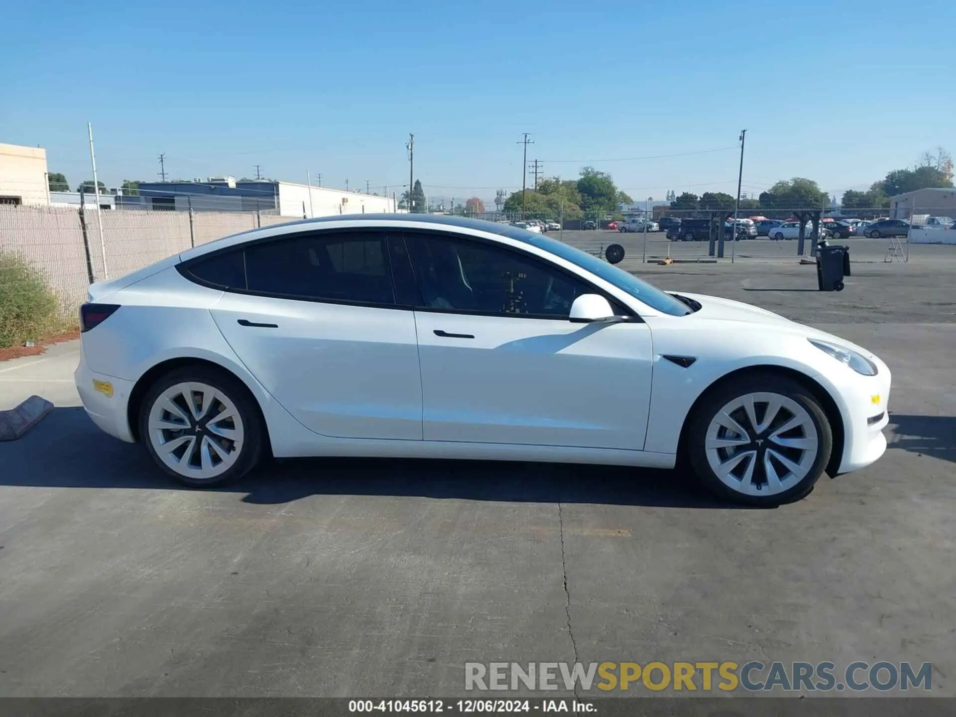 13 fotografías del automóvil dañado 5YJ3E1EB8NF212071 TESLA MODEL 3 2022