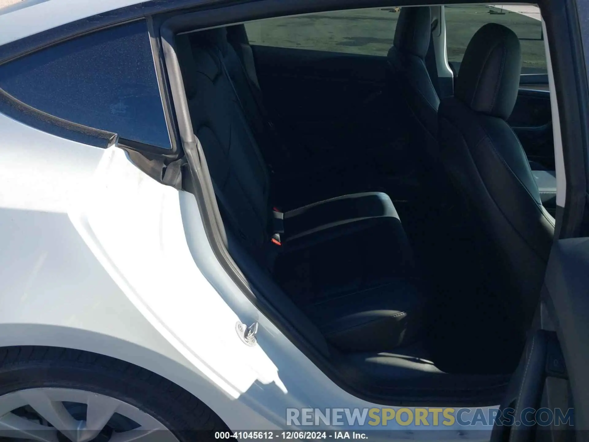 8 fotografías del automóvil dañado 5YJ3E1EB8NF212071 TESLA MODEL 3 2022