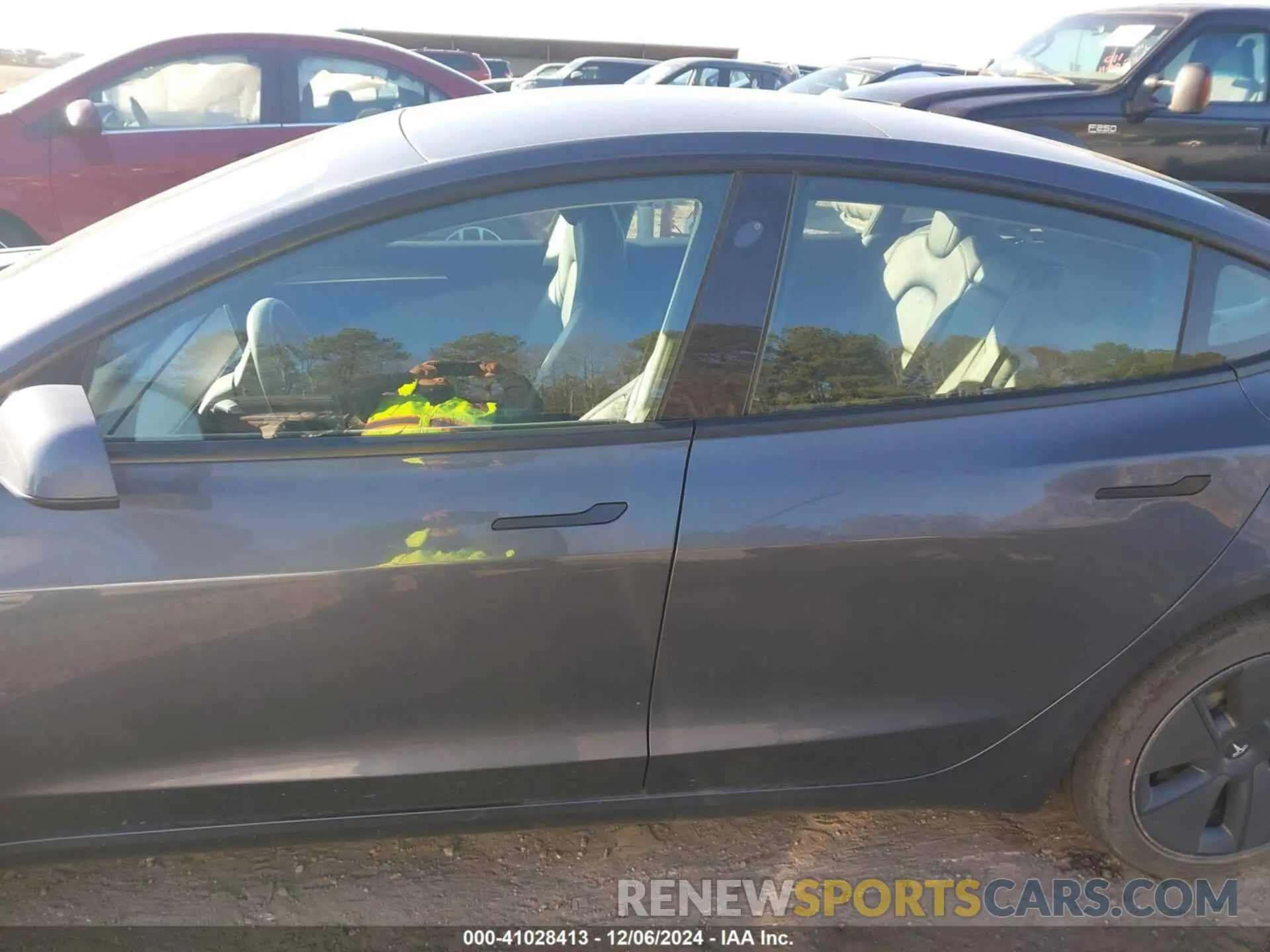 14 fotografías del automóvil dañado 5YJ3E1EB8NF255597 TESLA MODEL 3 2022