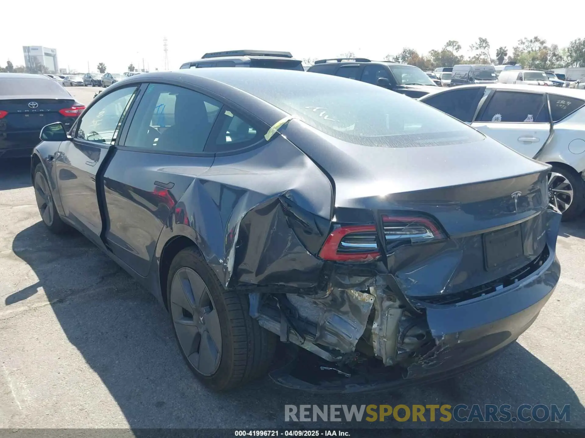 14 fotografías del automóvil dañado 5YJ3E1EB8NF262310 TESLA MODEL 3 2022