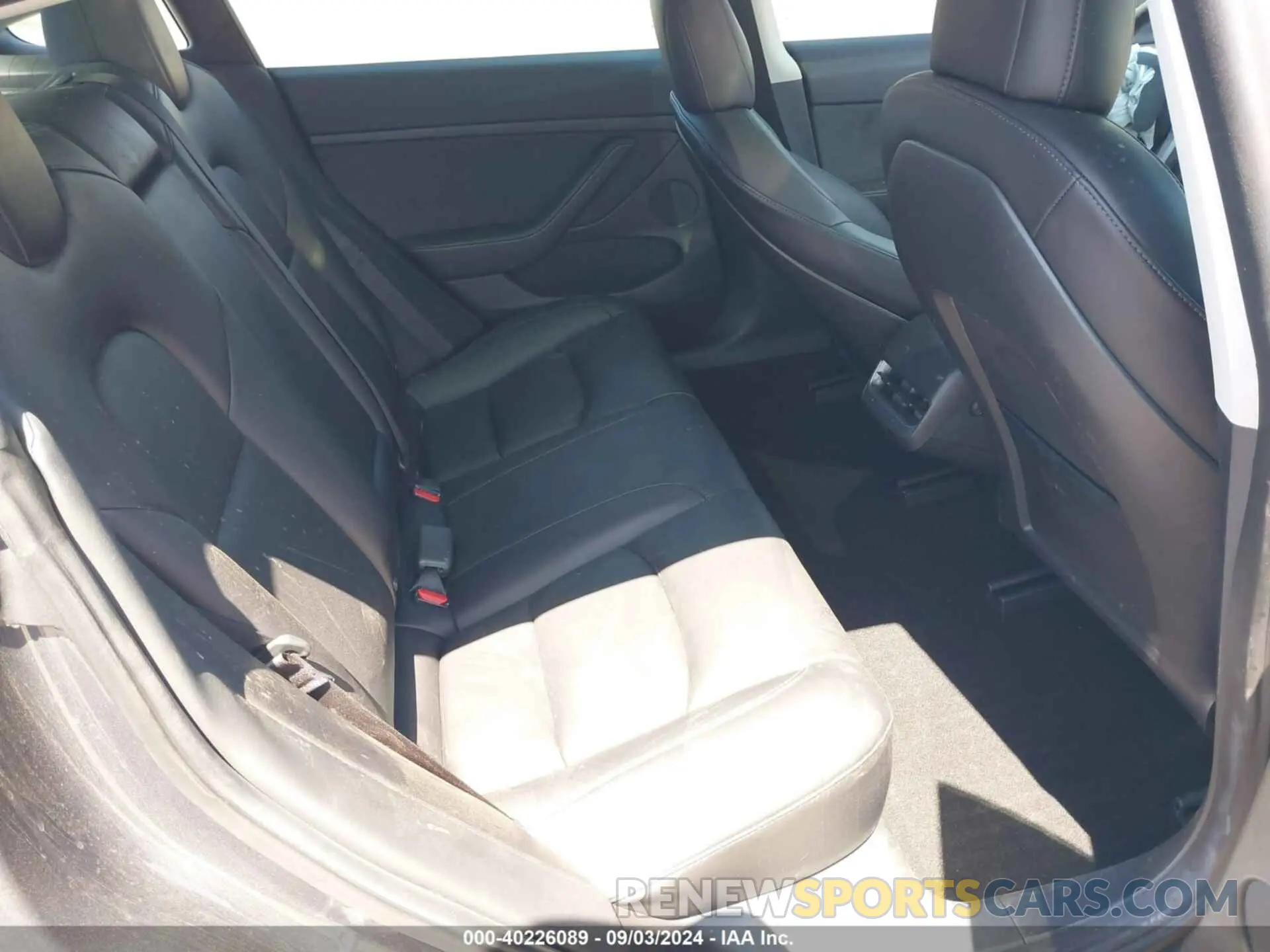 8 fotografías del automóvil dañado 5YJ3E1EB9NF184247 TESLA MODEL 3 2022
