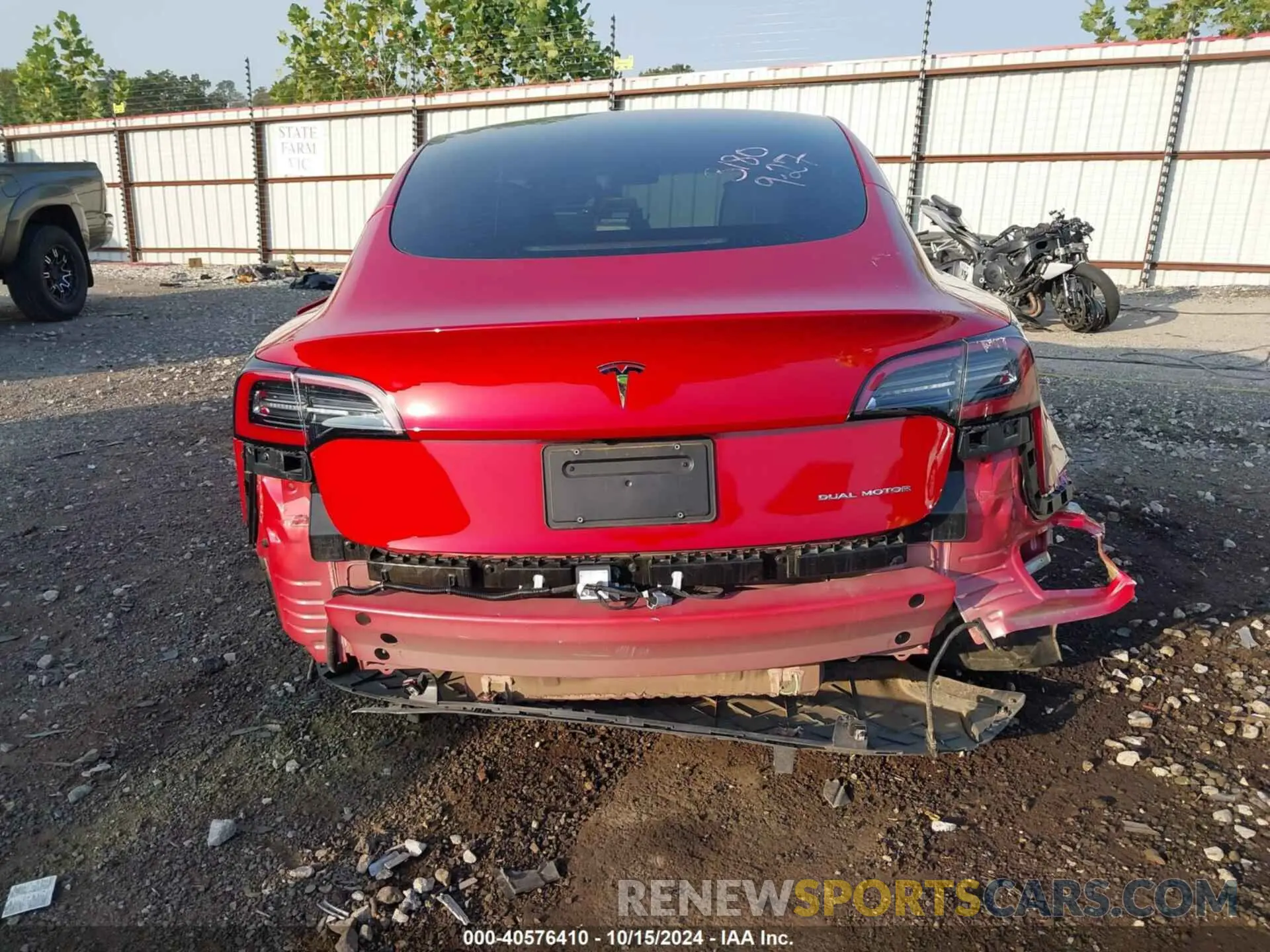 17 fotografías del automóvil dañado 5YJ3E1EB9NF323180 TESLA MODEL 3 2022
