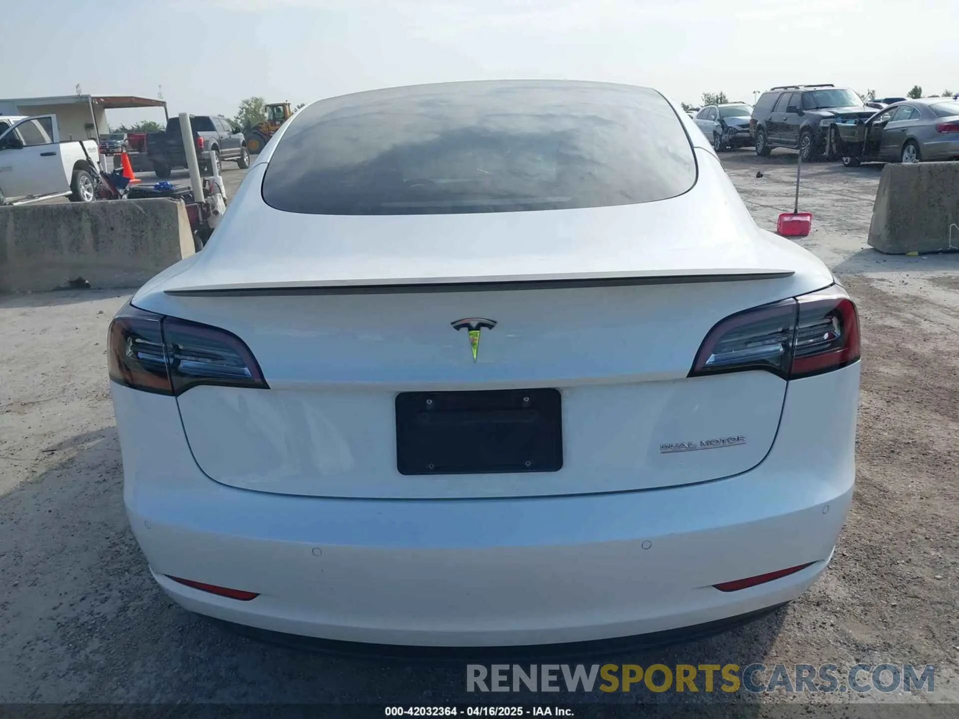 17 fotografías del automóvil dañado 5YJ3E1EC4NF134624 TESLA MODEL 3 2022