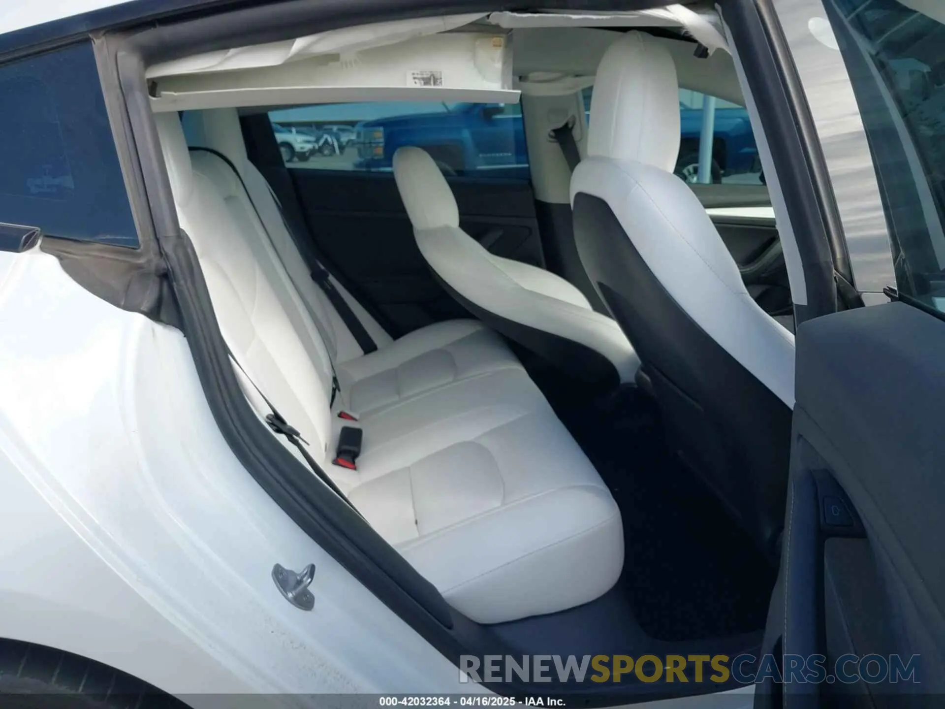 8 fotografías del automóvil dañado 5YJ3E1EC4NF134624 TESLA MODEL 3 2022