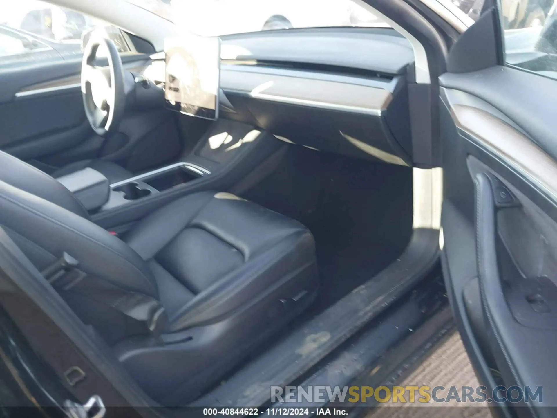 5 fotografías del automóvil dañado 5YJ3E1EC5NF261155 TESLA MODEL 3 2022