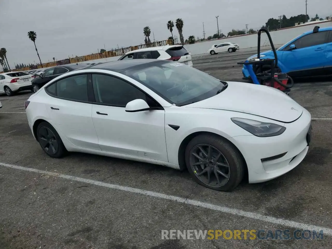 4 fotografías del automóvil dañado 5YJ3E1EA0PF450605 TESLA MODEL 3 2023