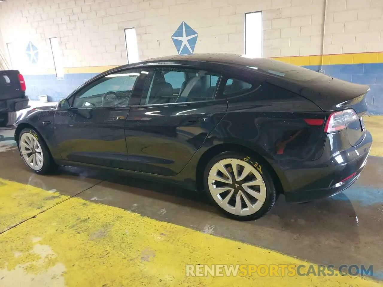 2 fotografías del automóvil dañado 5YJ3E1EA0PF451821 TESLA MODEL 3 2023