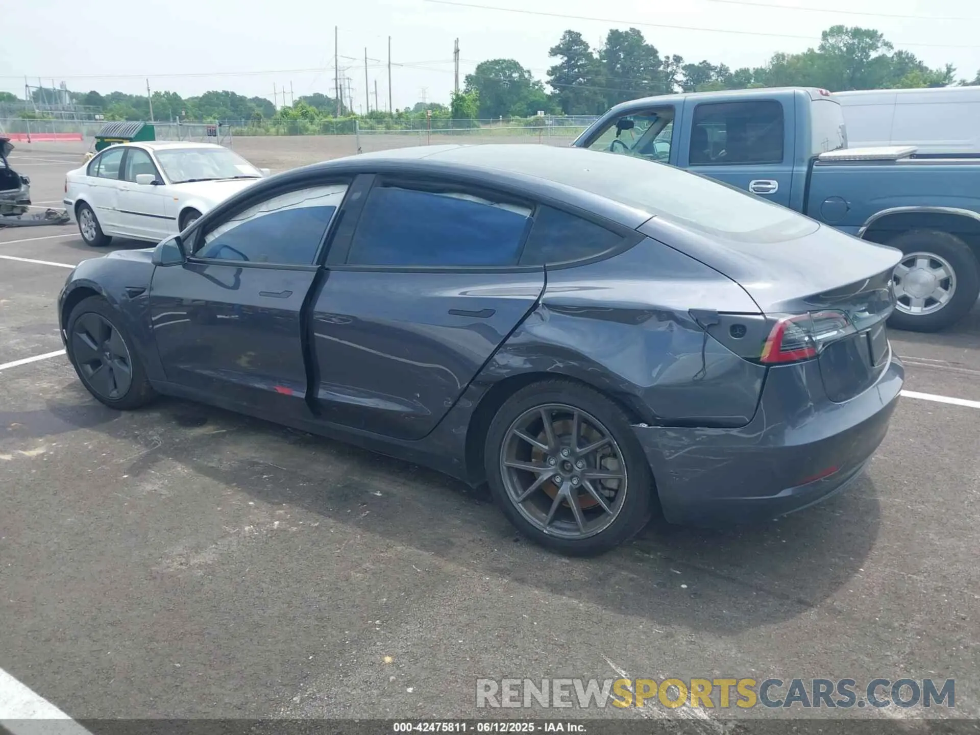 13 fotografías del automóvil dañado 5YJ3E1EA0PF495110 TESLA MODEL 3 2023