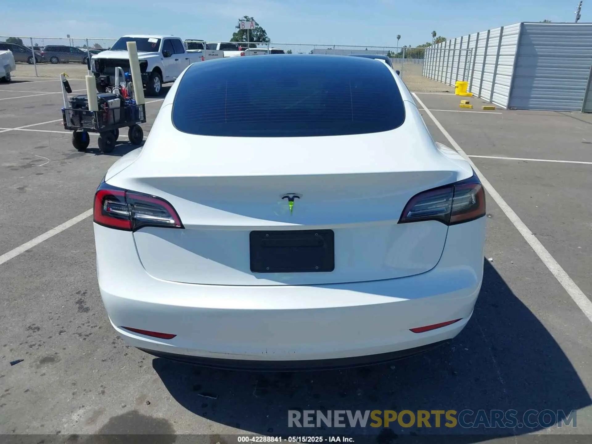 16 fotografías del automóvil dañado 5YJ3E1EA1PF431772 TESLA MODEL 3 2023