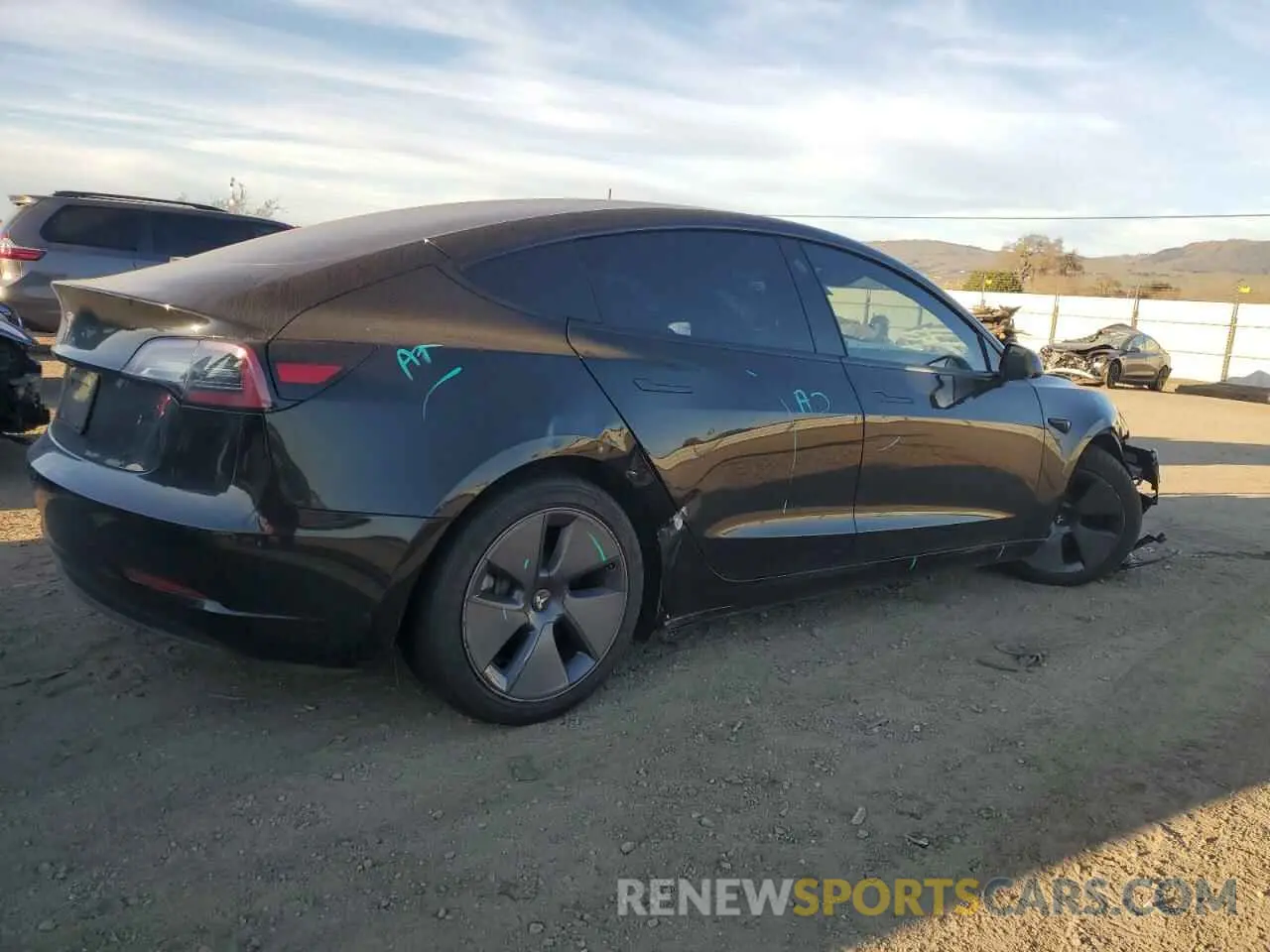 3 fotografías del automóvil dañado 5YJ3E1EA1PF504073 TESLA MODEL 3 2023