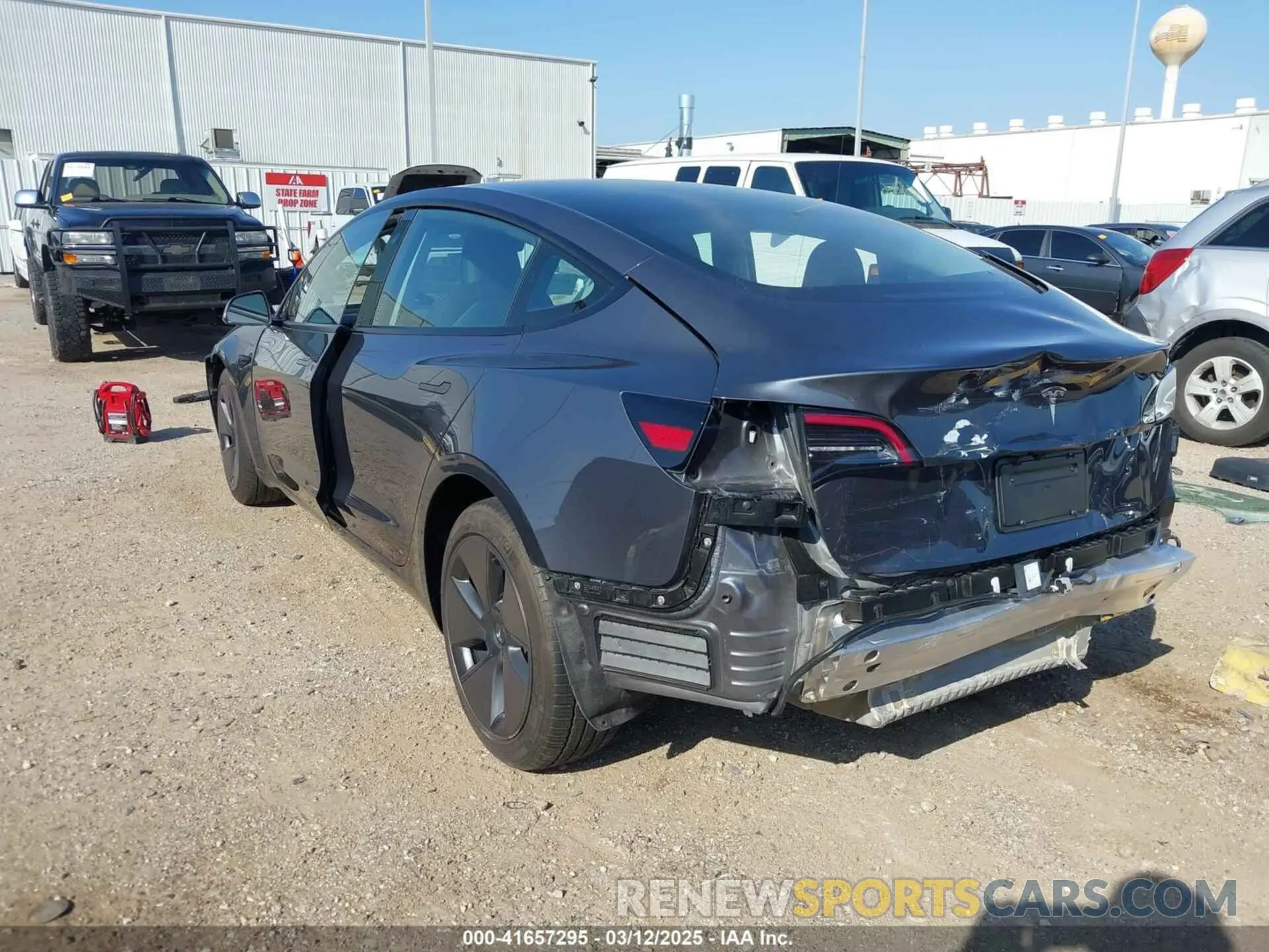 3 fotografías del automóvil dañado 5YJ3E1EA1PF576780 TESLA MODEL 3 2023