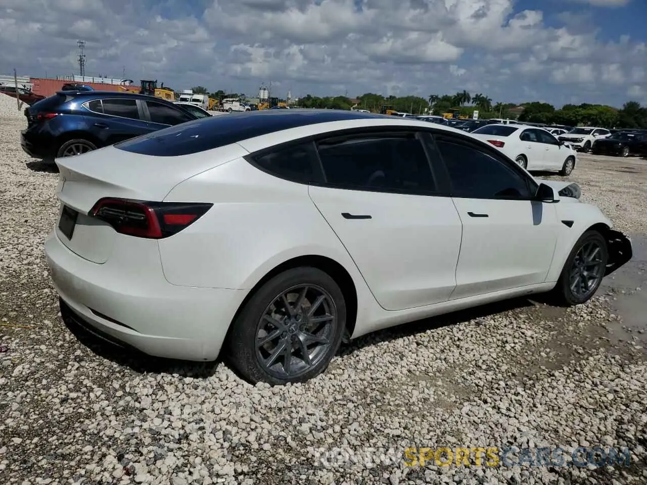 3 fotografías del automóvil dañado 5YJ3E1EA1PF582899 TESLA MODEL 3 2023