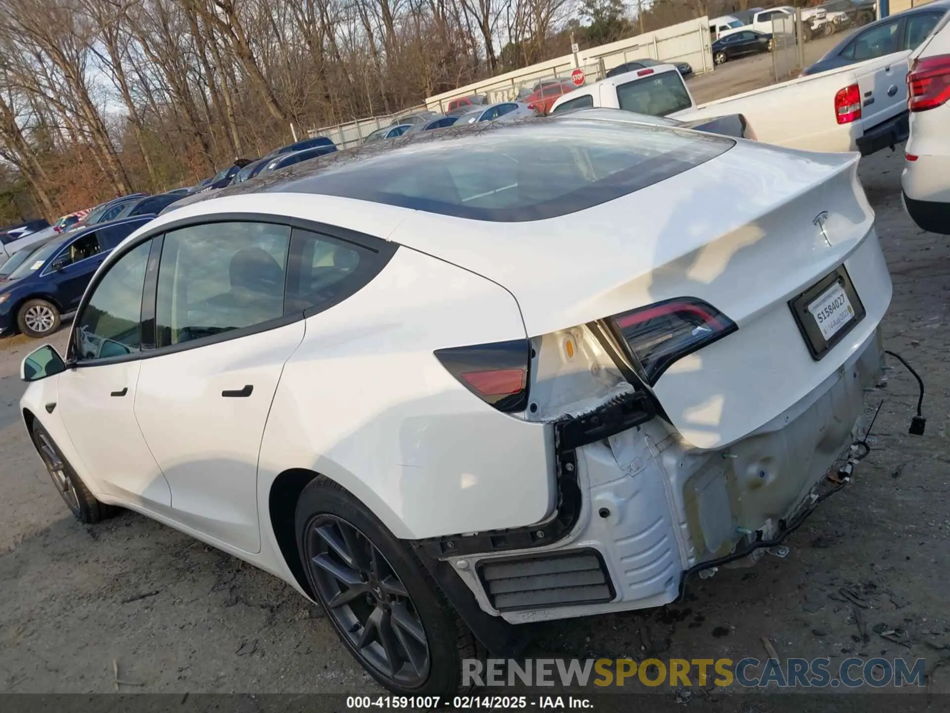 3 fotografías del automóvil dañado 5YJ3E1EA1PF600723 TESLA MODEL 3 2023