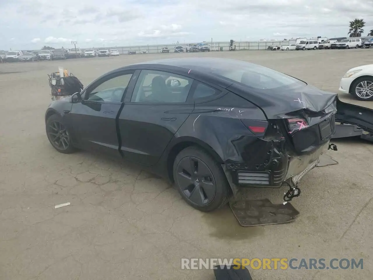 2 fotografías del automóvil dañado 5YJ3E1EA1PF645998 TESLA MODEL 3 2023