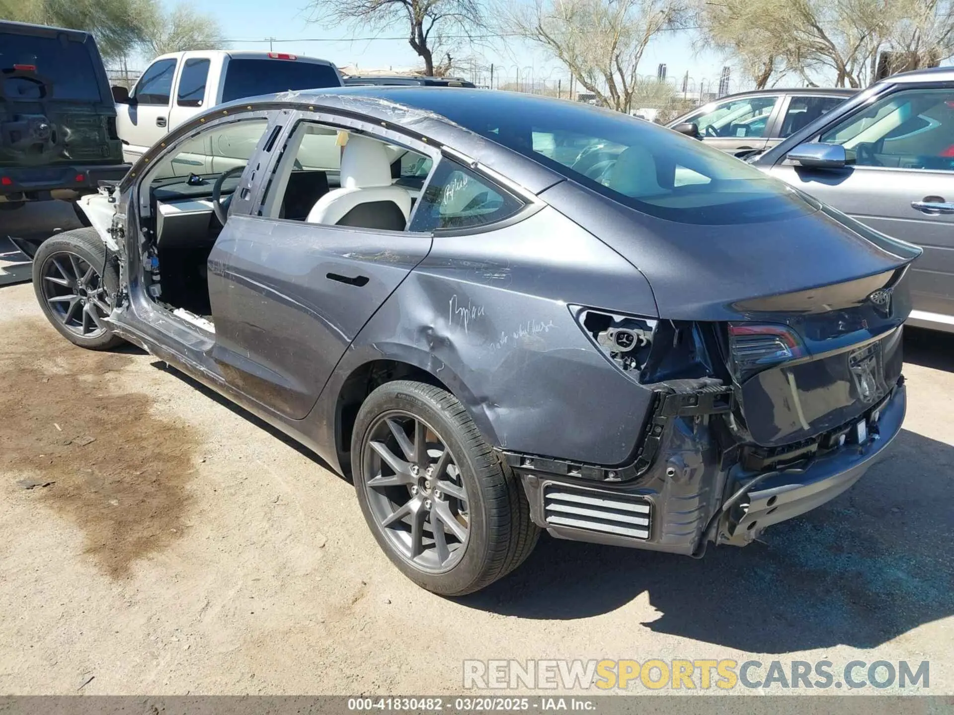 3 fotografías del automóvil dañado 5YJ3E1EA1PF711921 TESLA MODEL 3 2023