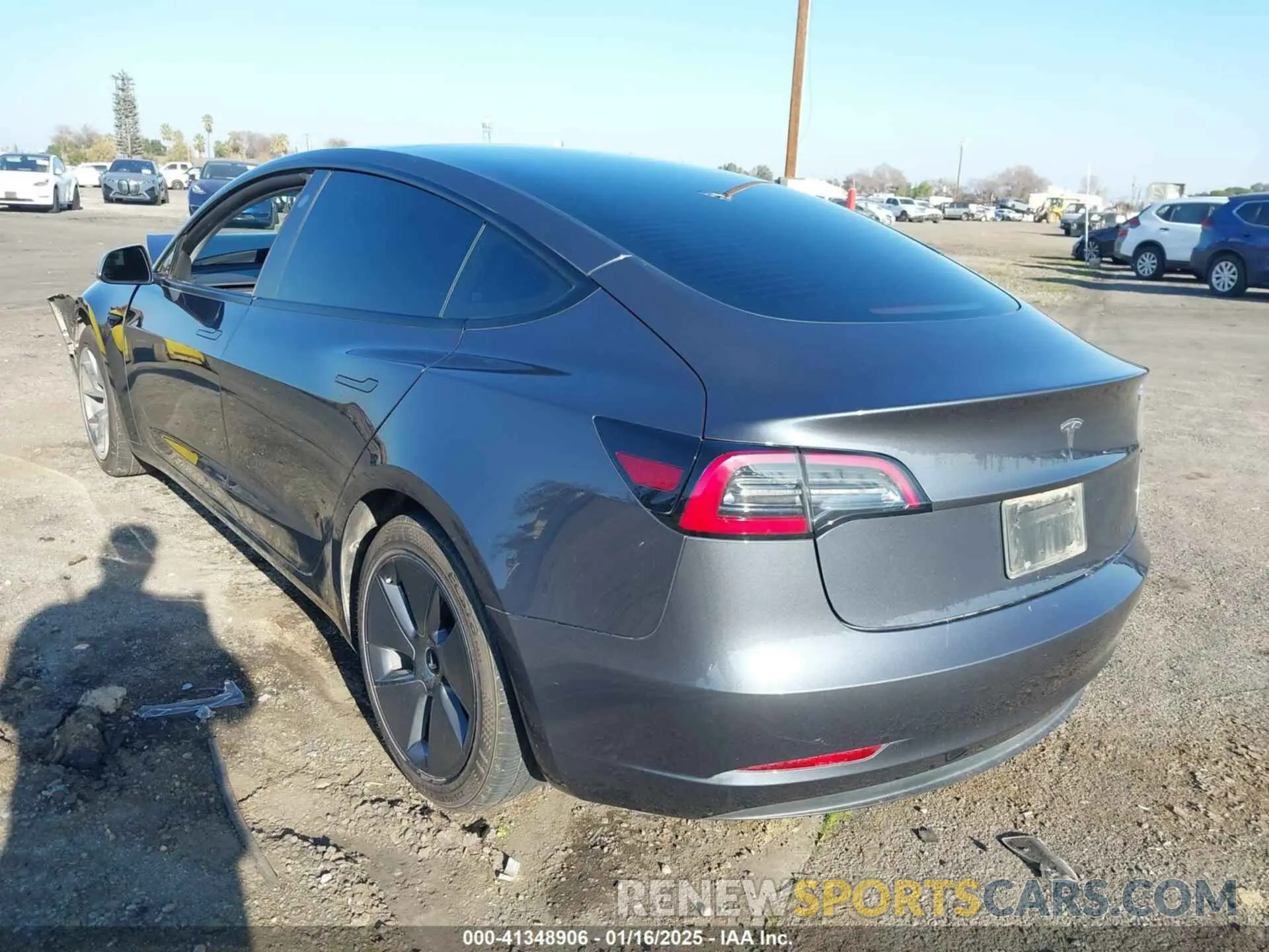 3 fotografías del automóvil dañado 5YJ3E1EA2PF397700 TESLA MODEL 3 2023