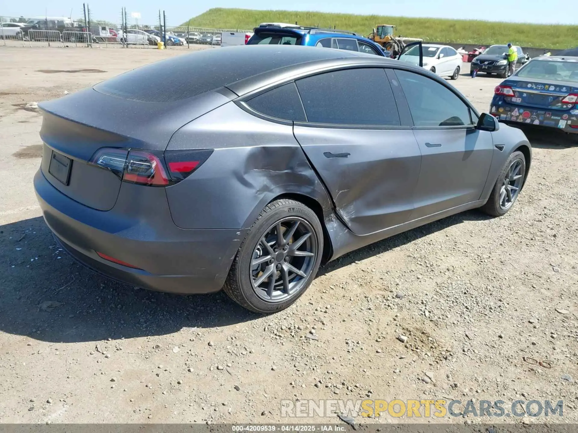 4 fotografías del automóvil dañado 5YJ3E1EA2PF404614 TESLA MODEL 3 2023