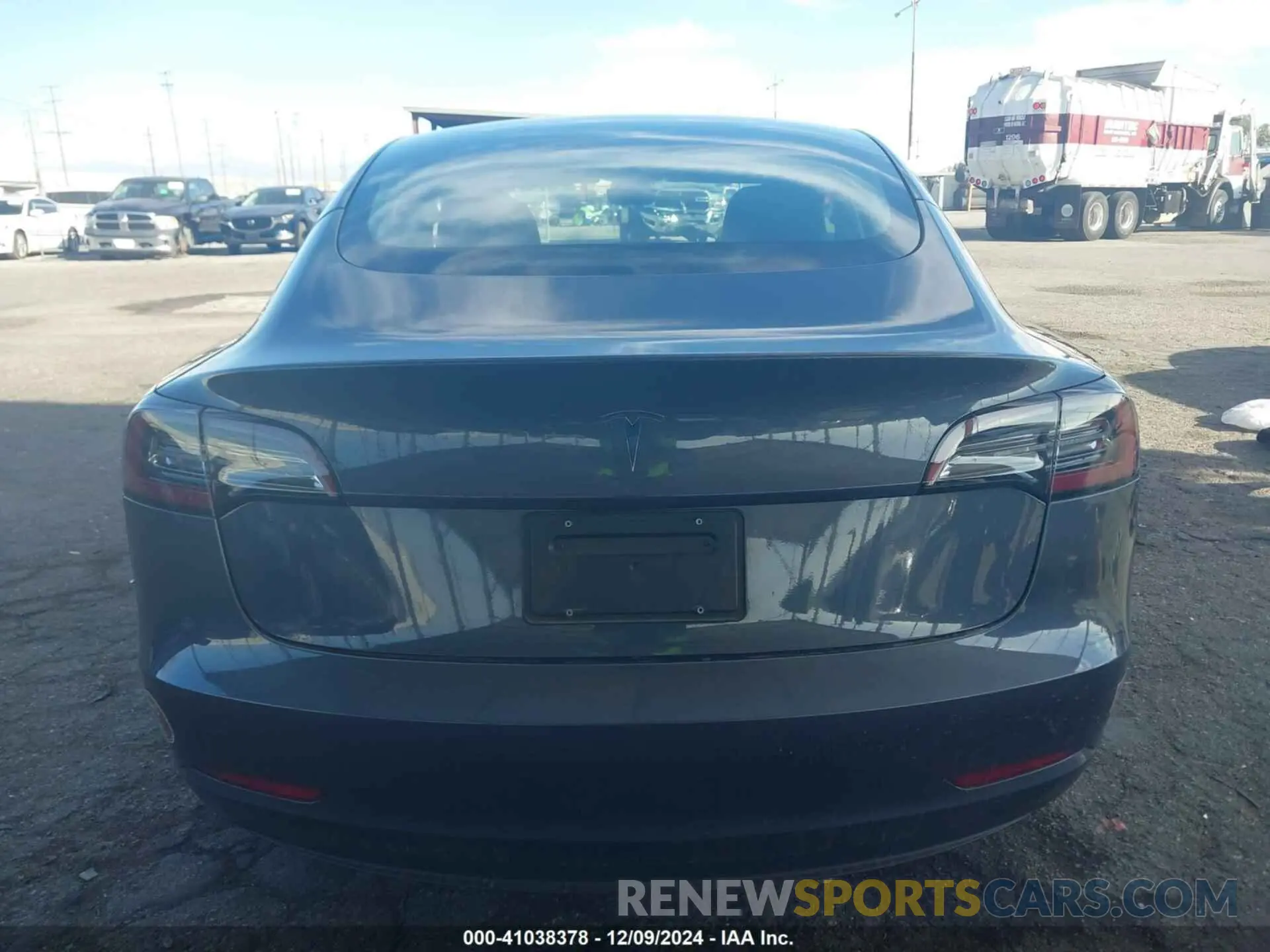 17 fotografías del automóvil dañado 5YJ3E1EA2PF406542 TESLA MODEL 3 2023