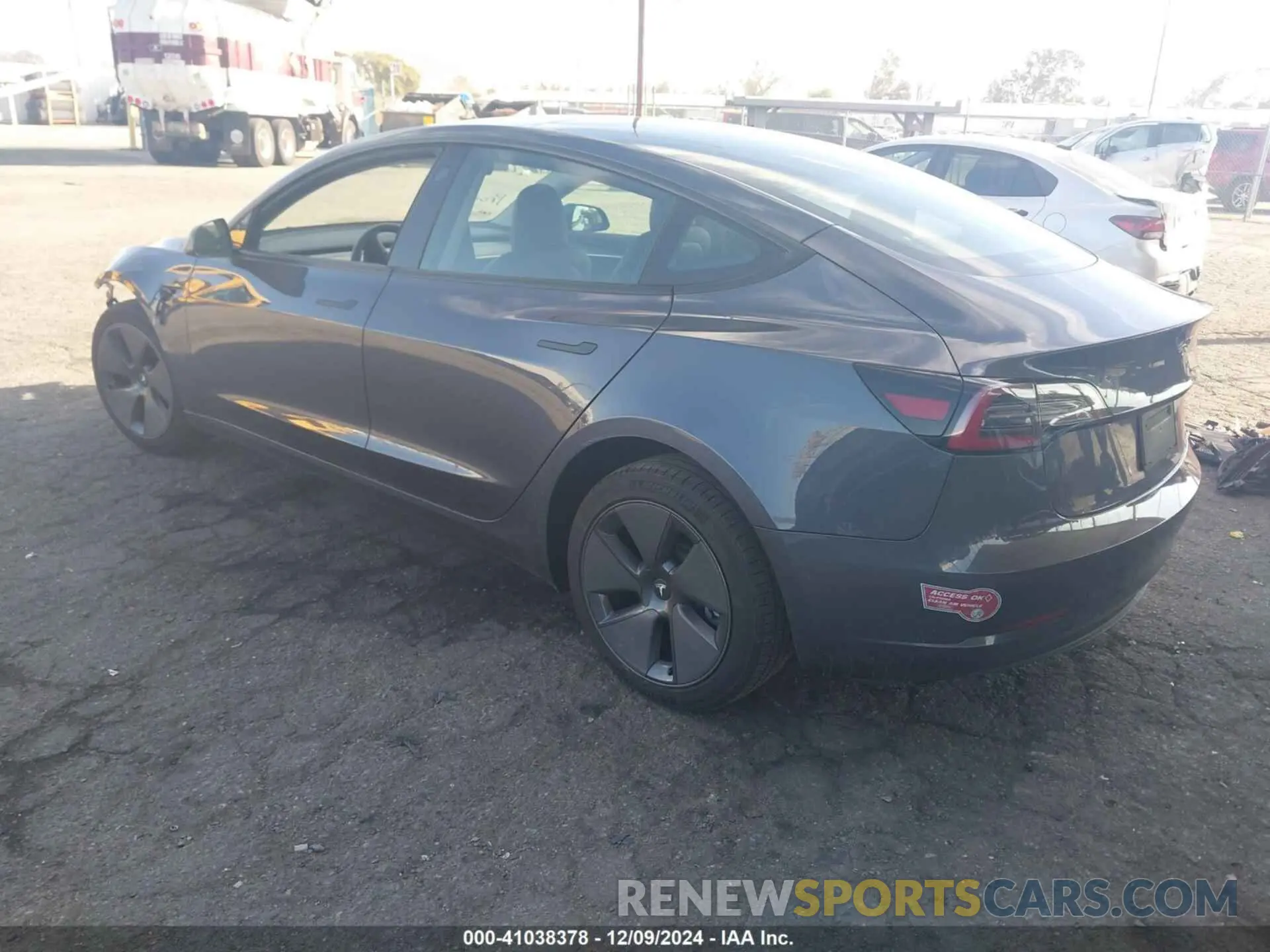 3 fotografías del automóvil dañado 5YJ3E1EA2PF406542 TESLA MODEL 3 2023