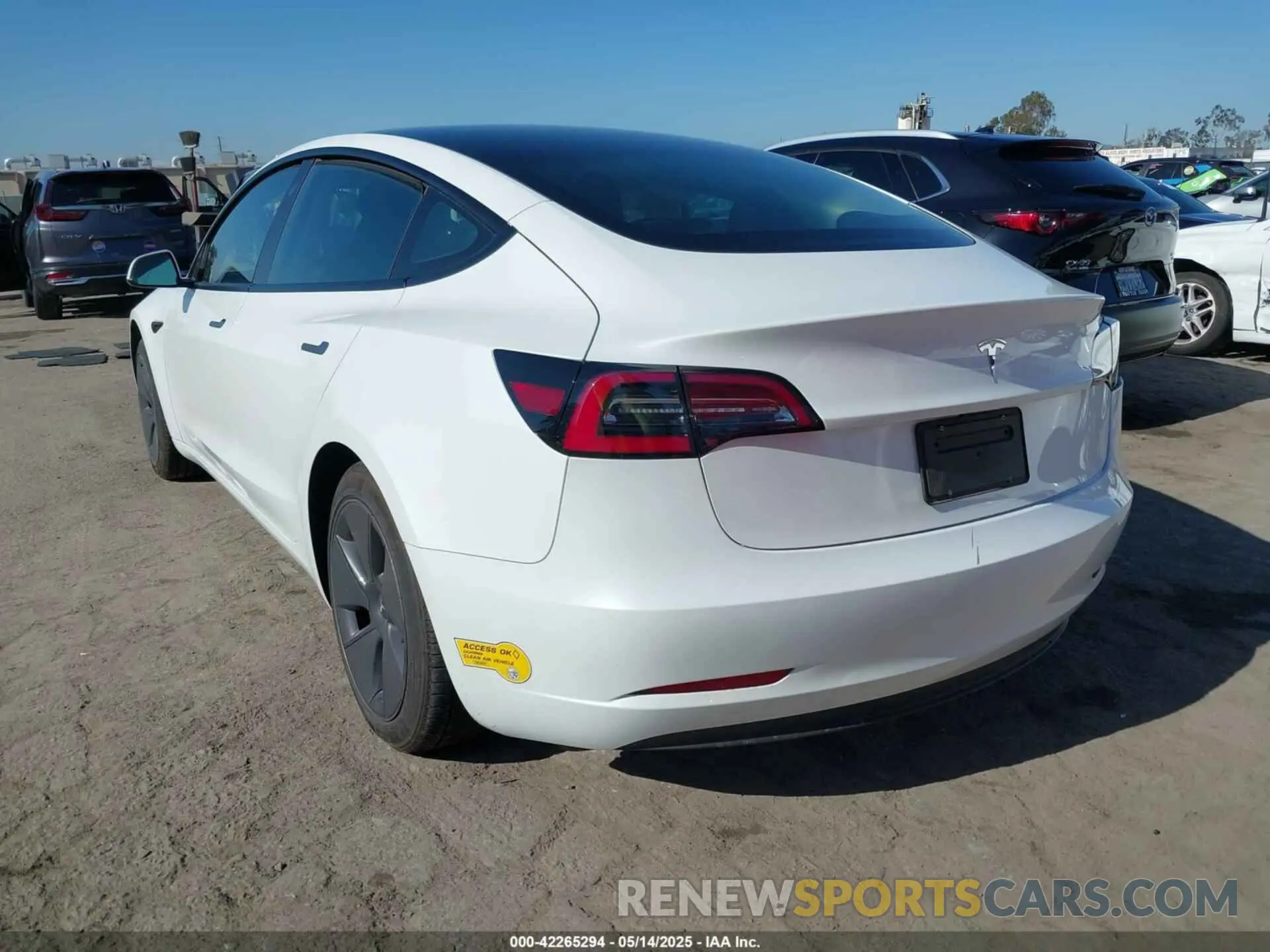 3 fotografías del automóvil dañado 5YJ3E1EA2PF410378 TESLA MODEL 3 2023