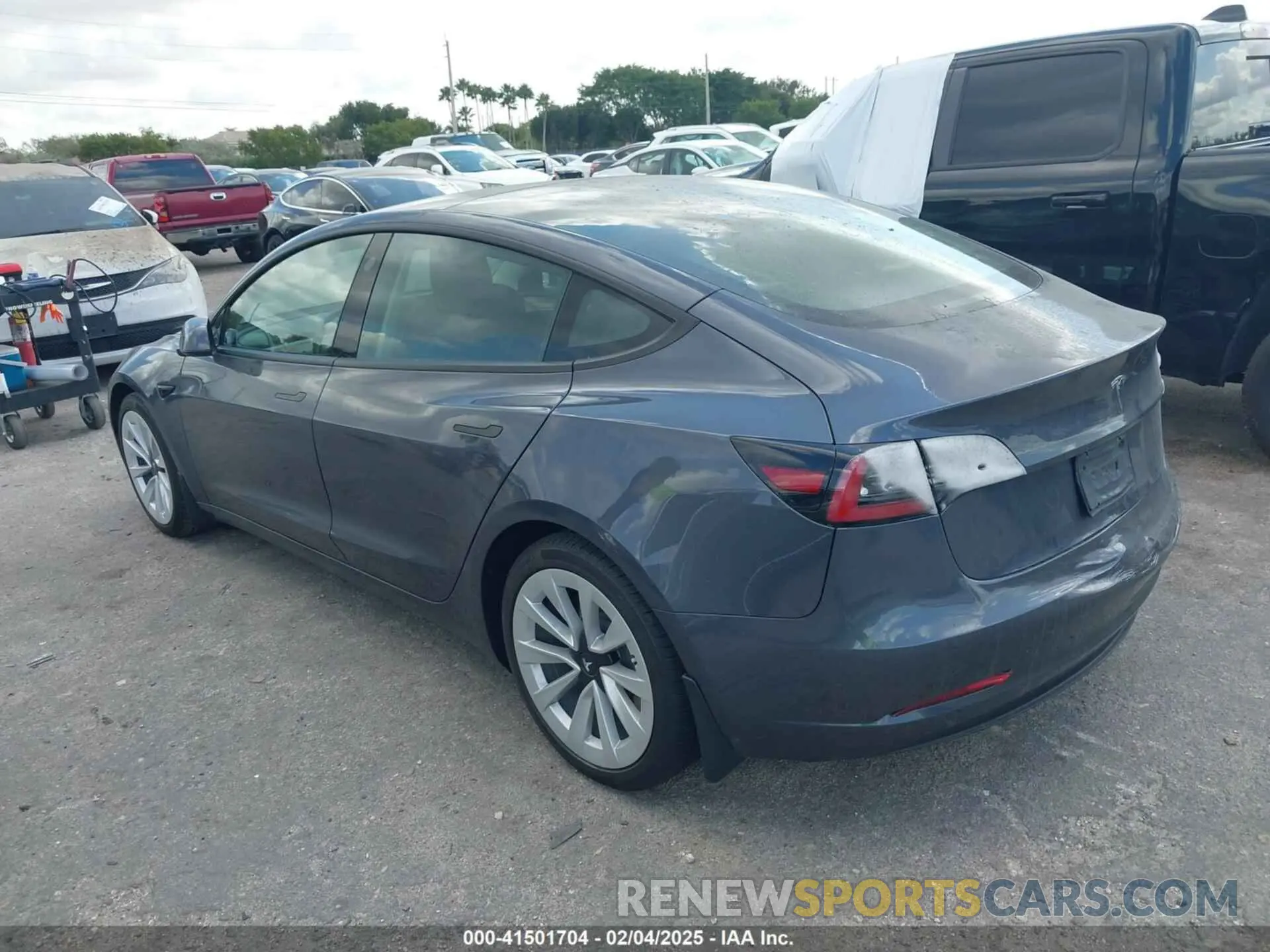3 fotografías del automóvil dañado 5YJ3E1EA2PF423017 TESLA MODEL 3 2023