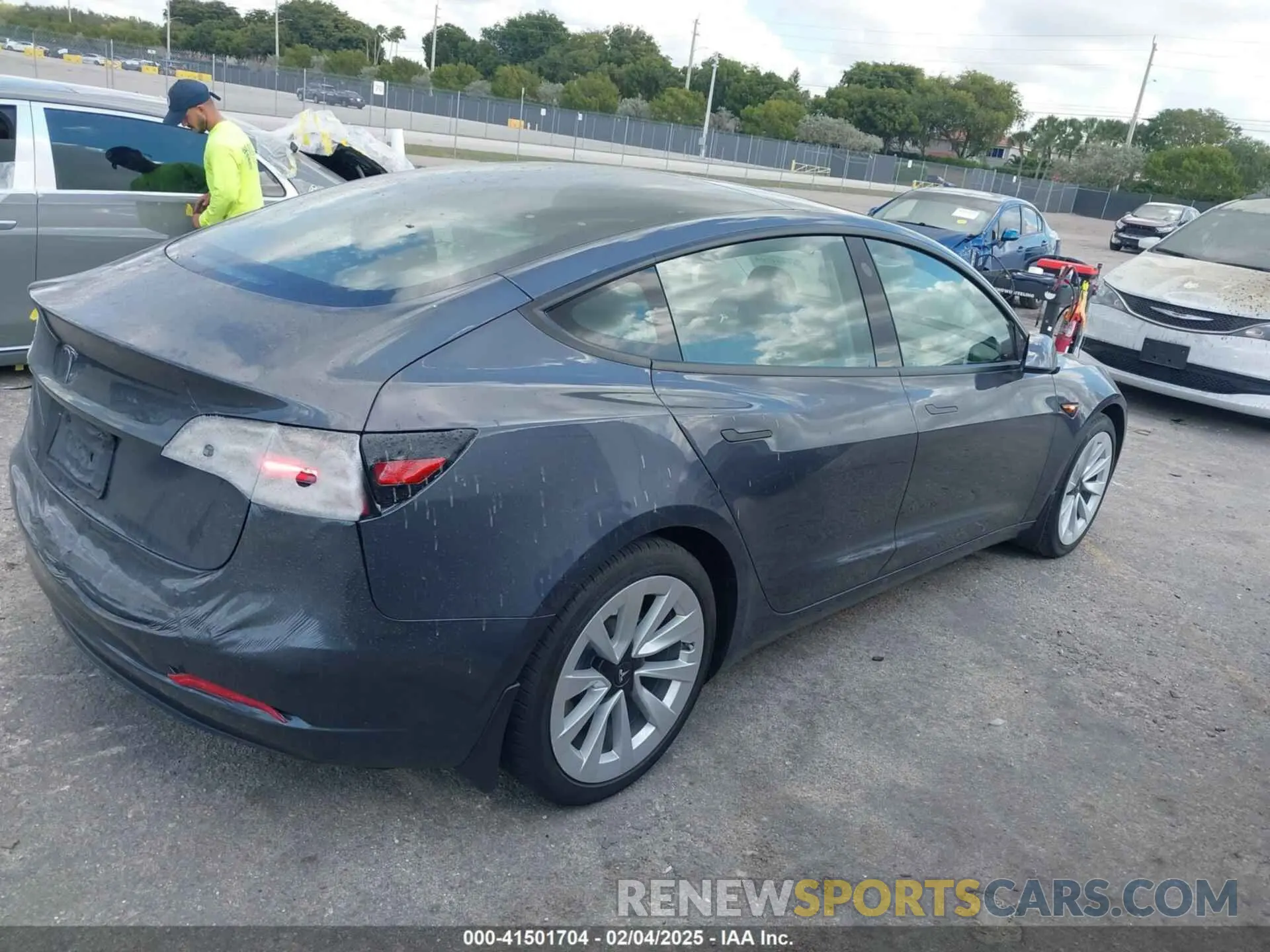 4 fotografías del automóvil dañado 5YJ3E1EA2PF423017 TESLA MODEL 3 2023