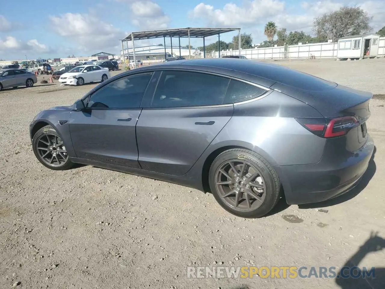 2 fotografías del automóvil dañado 5YJ3E1EA2PF425401 TESLA MODEL 3 2023