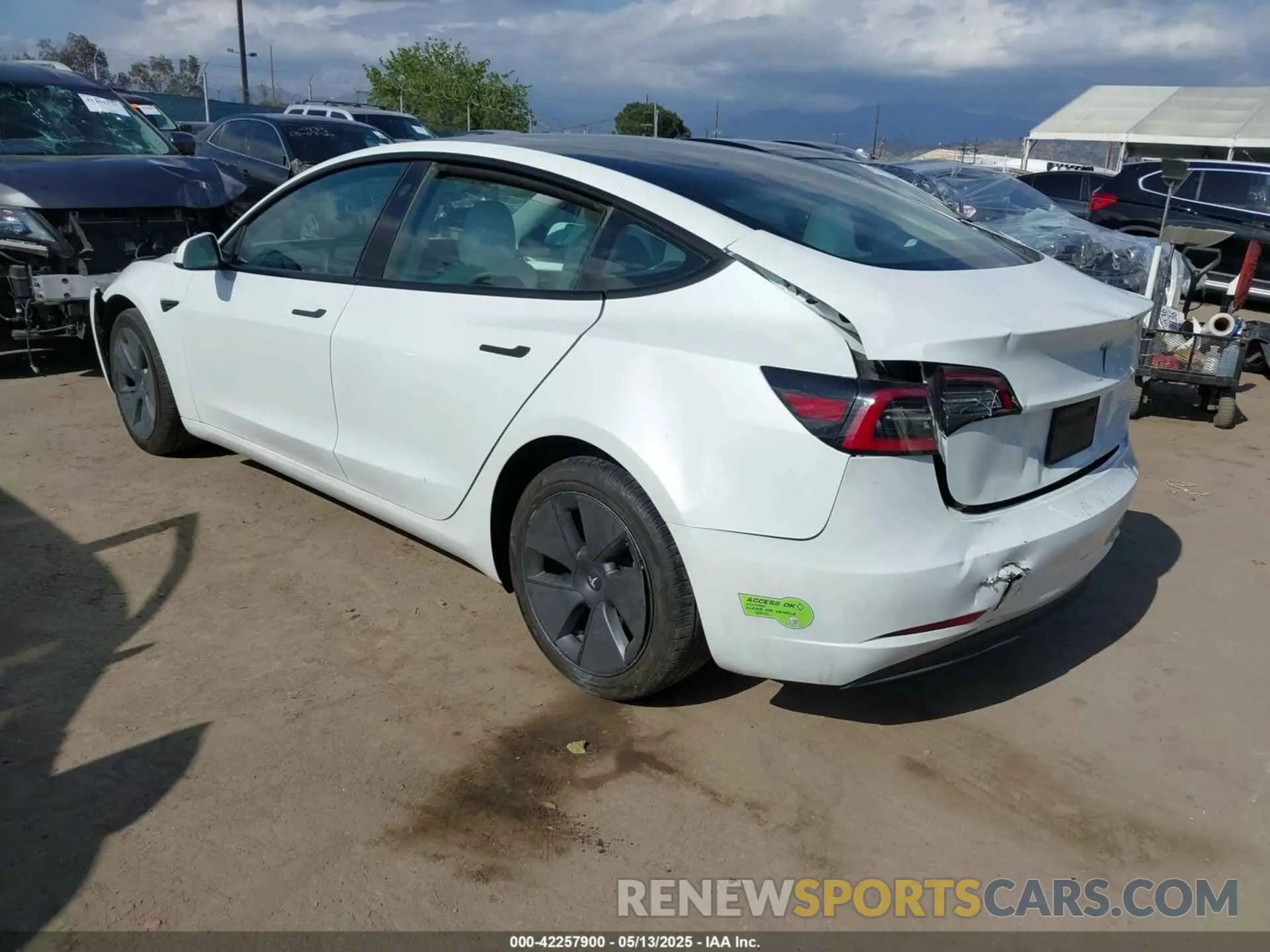3 fotografías del automóvil dañado 5YJ3E1EA2PF465882 TESLA MODEL 3 2023