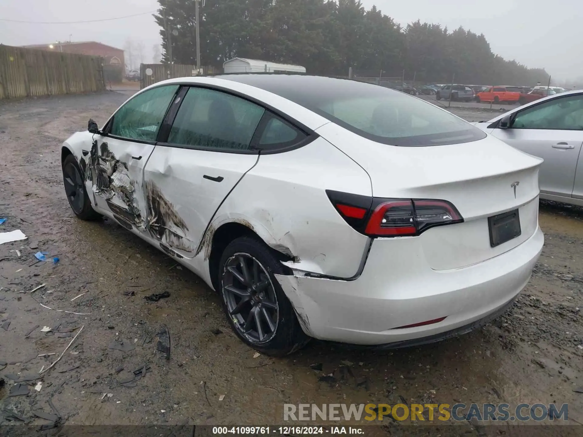 3 fotografías del automóvil dañado 5YJ3E1EA2PF478423 TESLA MODEL 3 2023