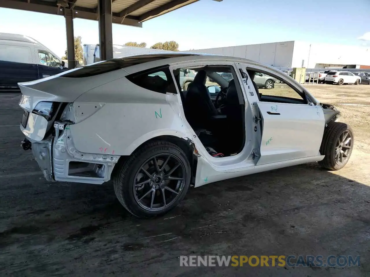 3 fotografías del automóvil dañado 5YJ3E1EA2PF490300 TESLA MODEL 3 2023