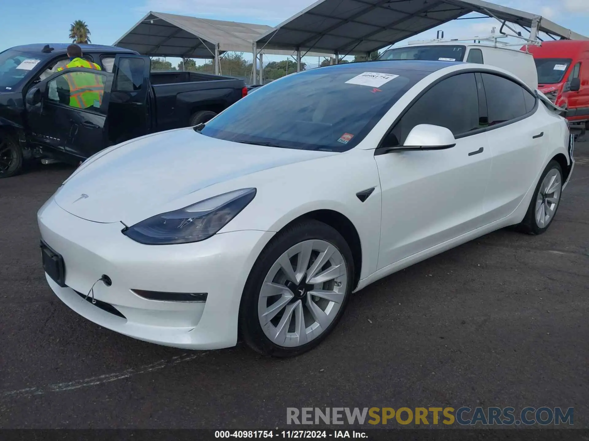 2 fotografías del automóvil dañado 5YJ3E1EA2PF497425 TESLA MODEL 3 2023