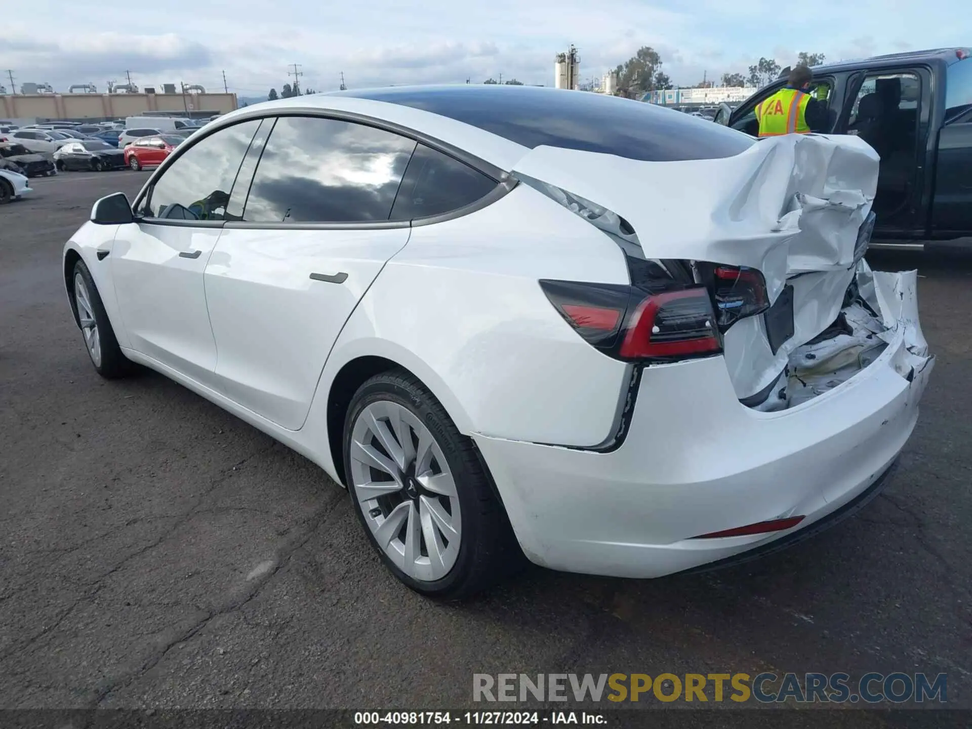 3 fotografías del automóvil dañado 5YJ3E1EA2PF497425 TESLA MODEL 3 2023