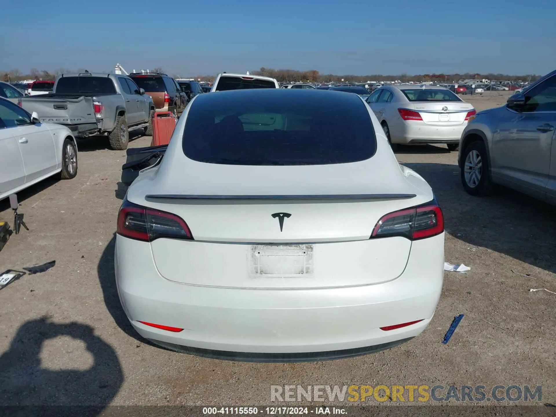 17 fotografías del automóvil dañado 5YJ3E1EA2PF500923 TESLA MODEL 3 2023
