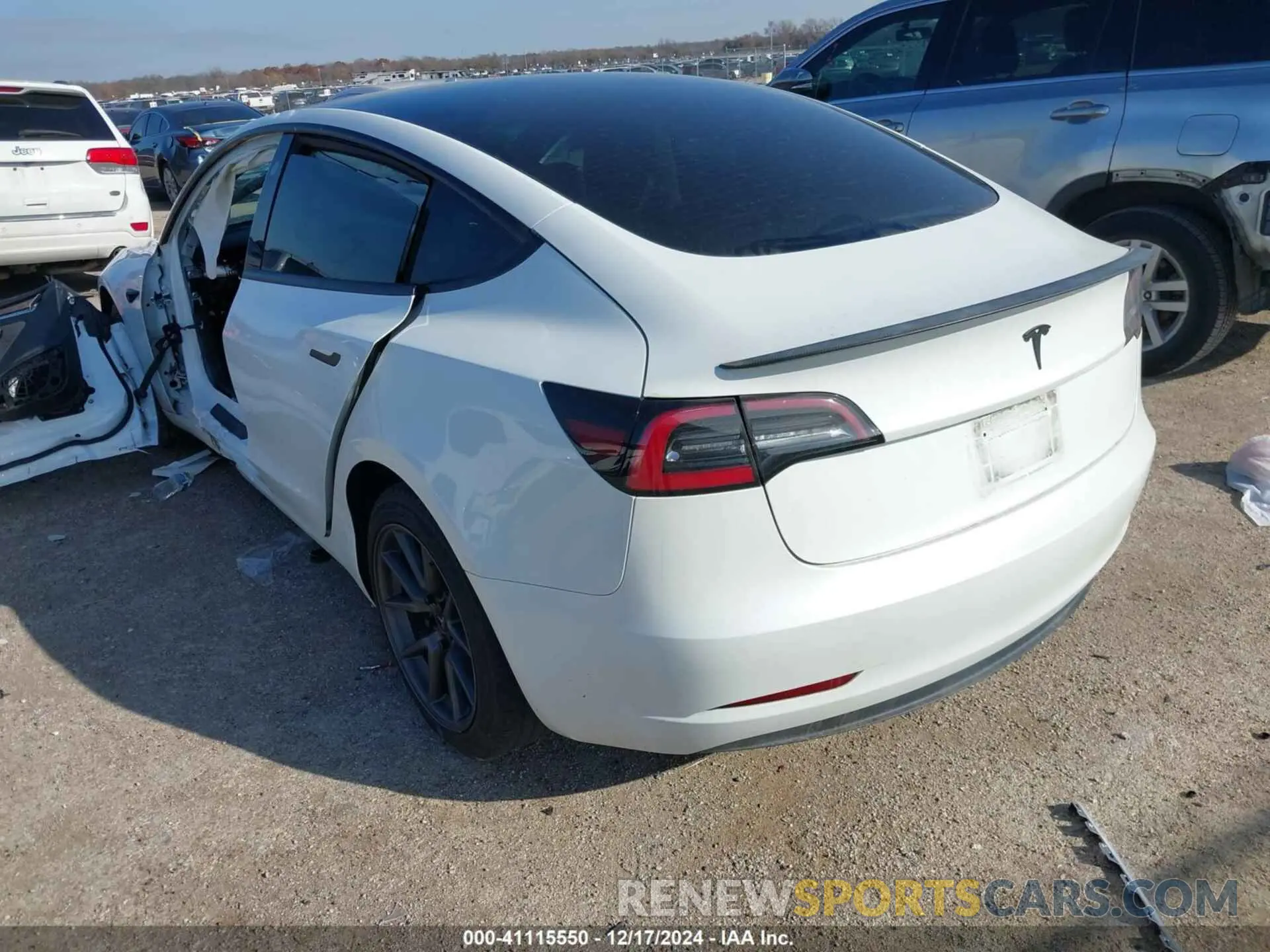3 fotografías del automóvil dañado 5YJ3E1EA2PF500923 TESLA MODEL 3 2023
