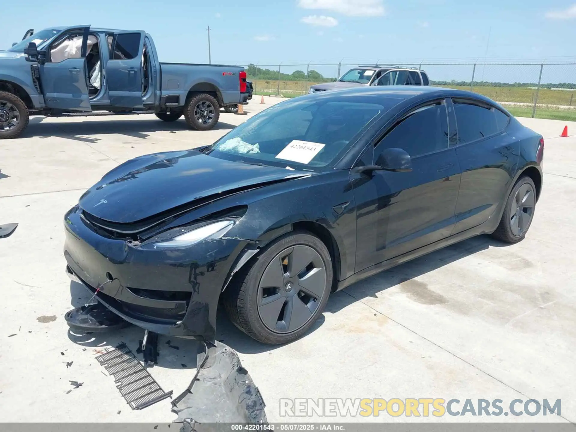 2 fotografías del automóvil dañado 5YJ3E1EA2PF501375 TESLA MODEL 3 2023