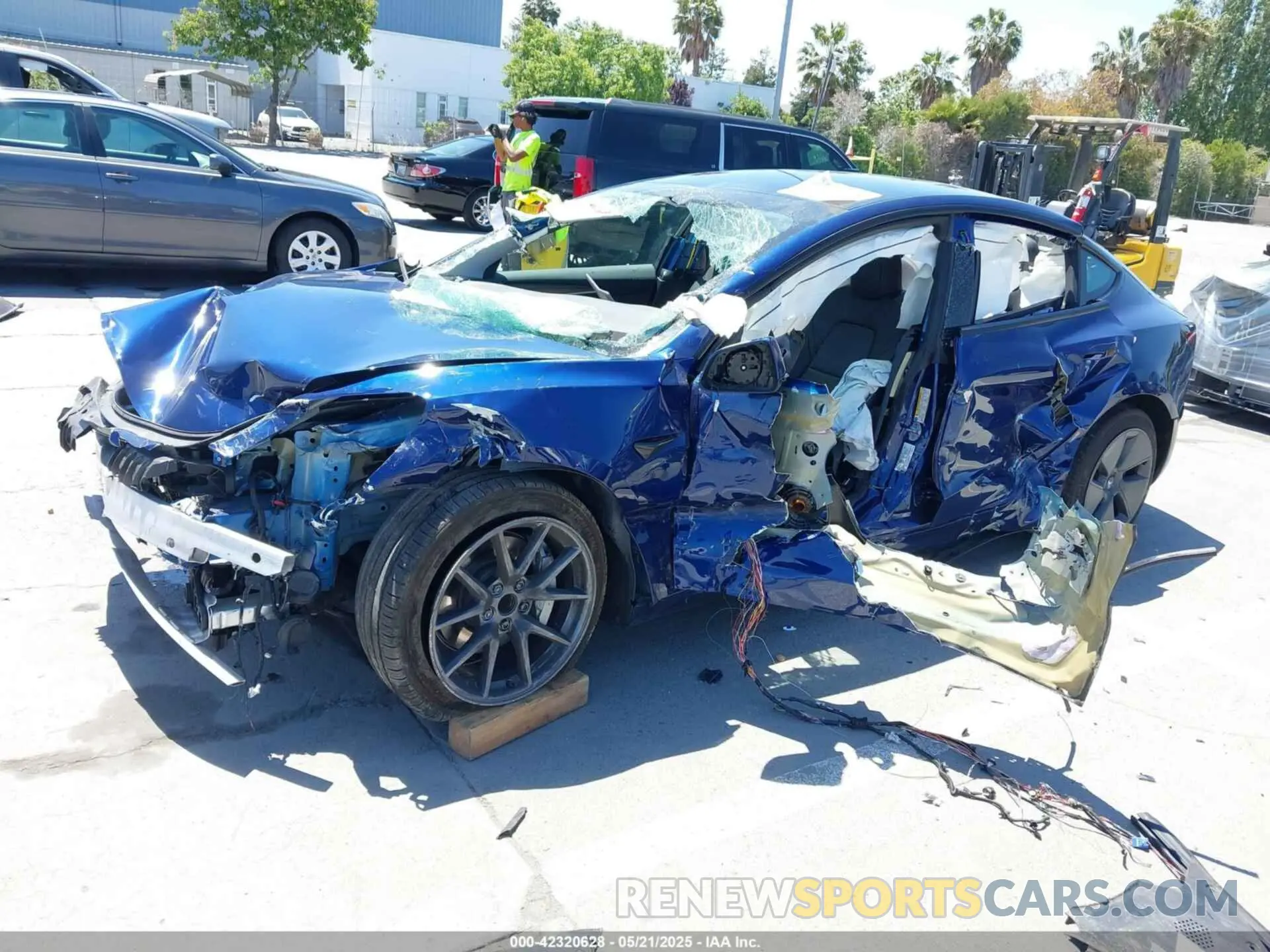 2 fotografías del automóvil dañado 5YJ3E1EA2PF506429 TESLA MODEL 3 2023