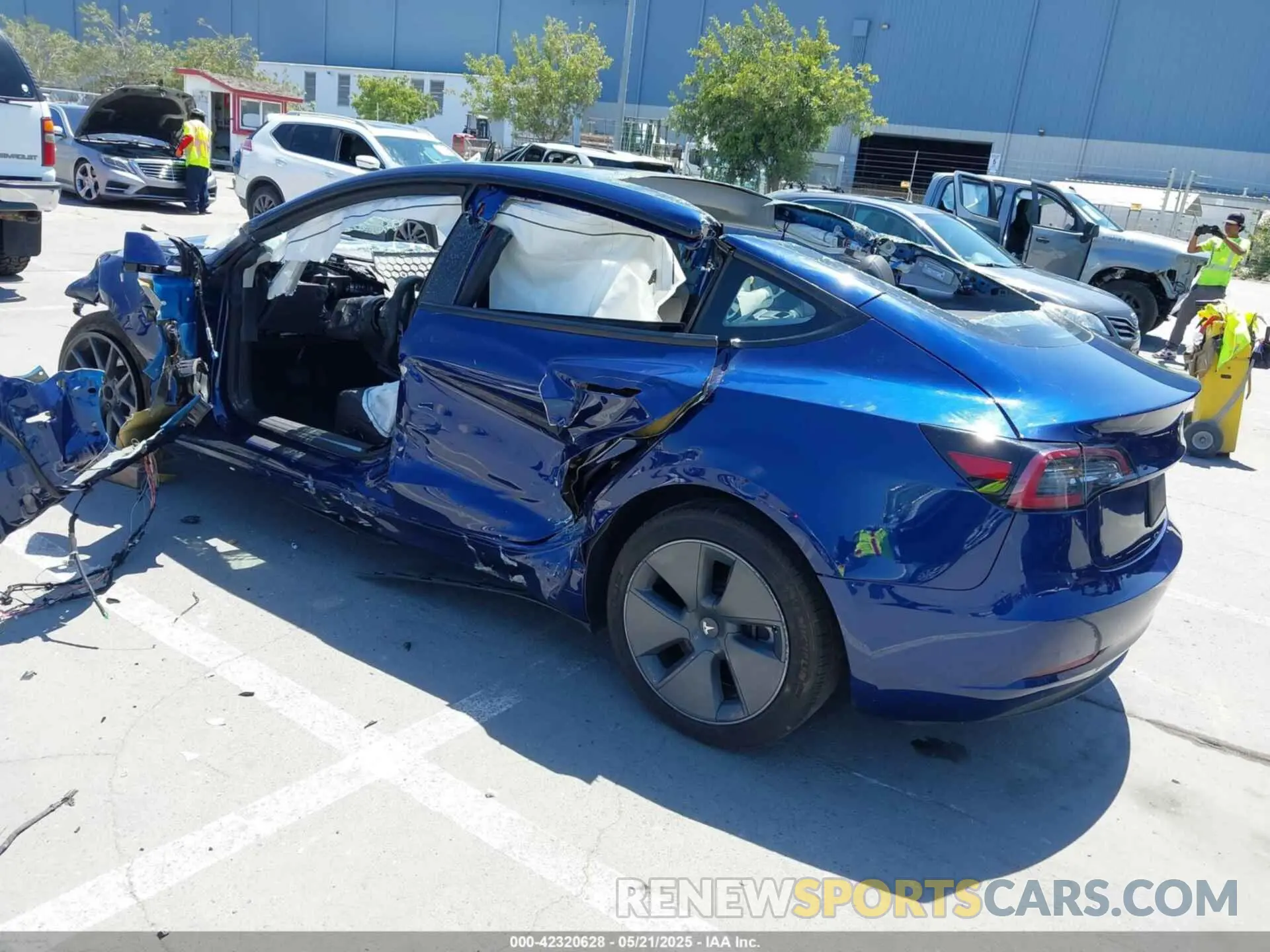 3 fotografías del automóvil dañado 5YJ3E1EA2PF506429 TESLA MODEL 3 2023
