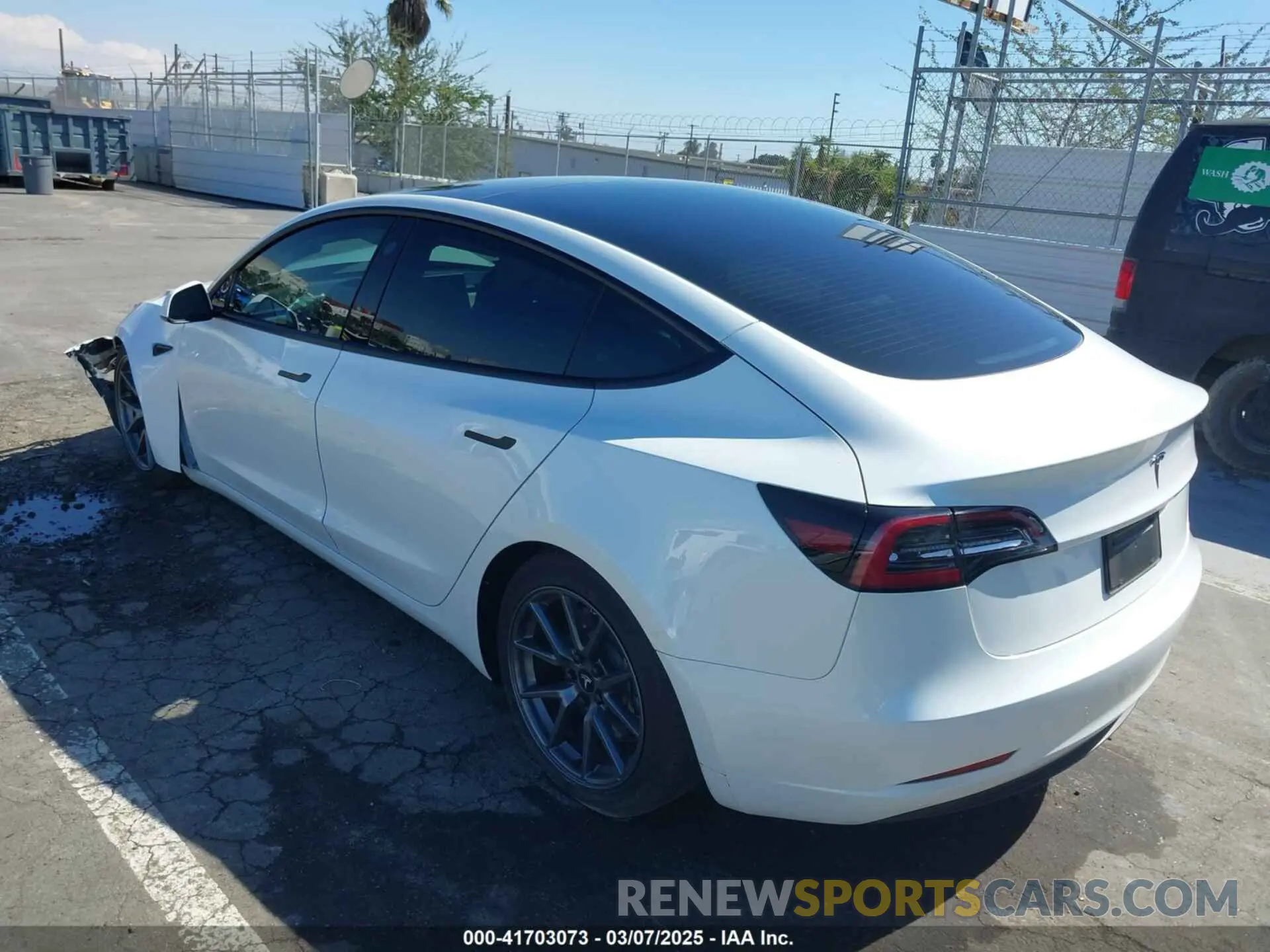 3 fotografías del automóvil dañado 5YJ3E1EA2PF514871 TESLA MODEL 3 2023