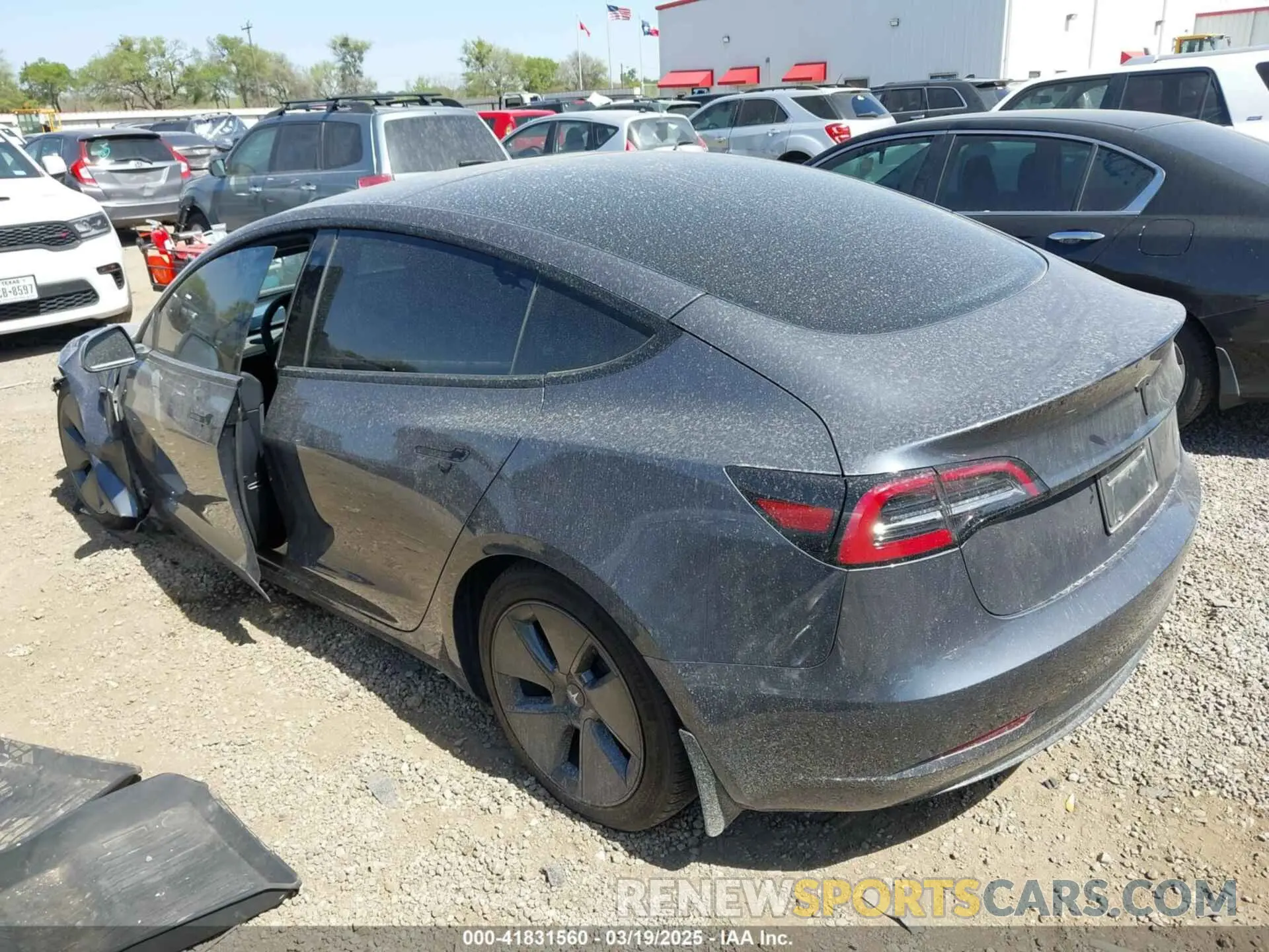 3 fotografías del automóvil dañado 5YJ3E1EA2PF569644 TESLA MODEL 3 2023