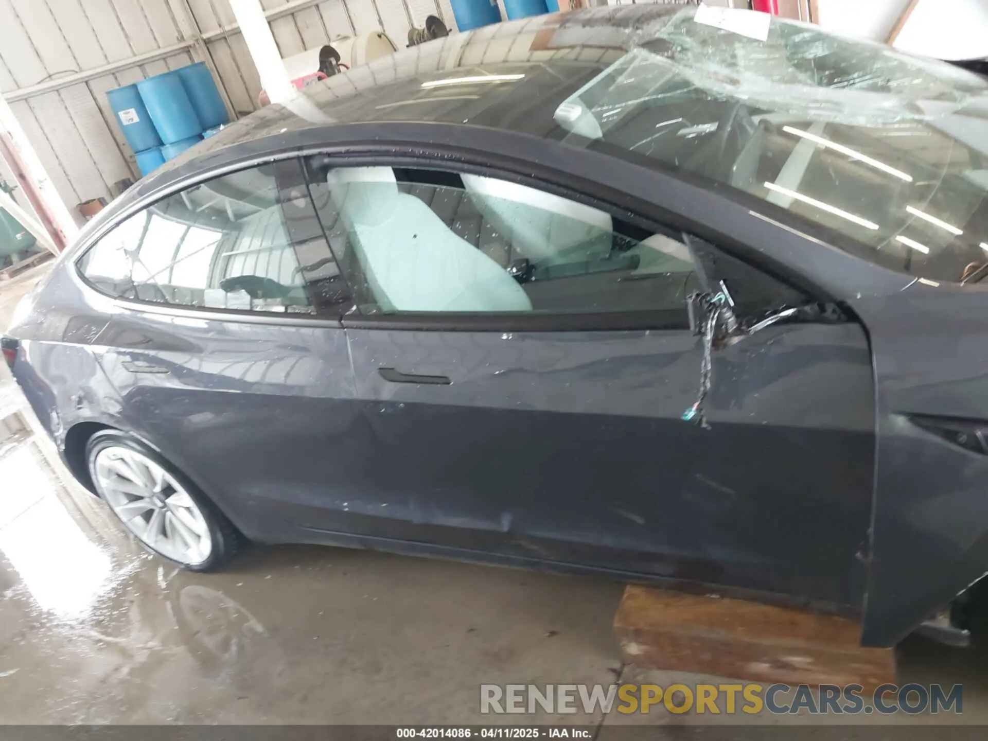 13 fotografías del automóvil dañado 5YJ3E1EA2PF591661 TESLA MODEL 3 2023