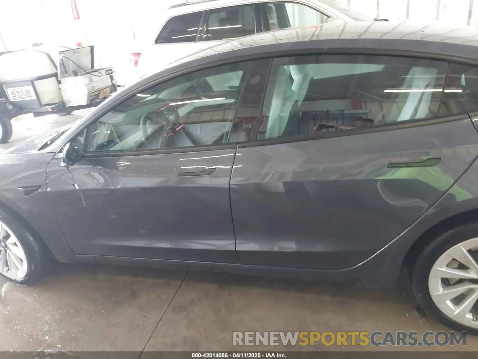 14 fotografías del automóvil dañado 5YJ3E1EA2PF591661 TESLA MODEL 3 2023
