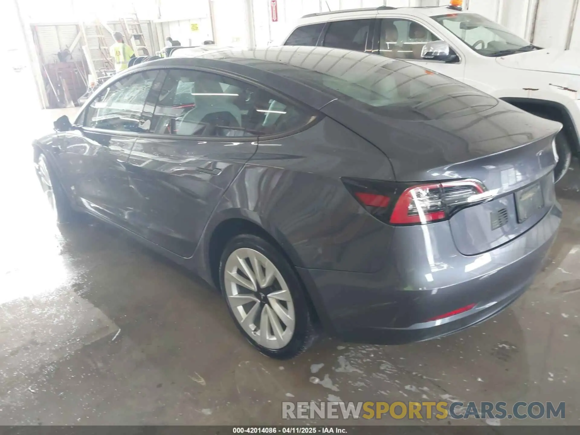 3 fotografías del automóvil dañado 5YJ3E1EA2PF591661 TESLA MODEL 3 2023