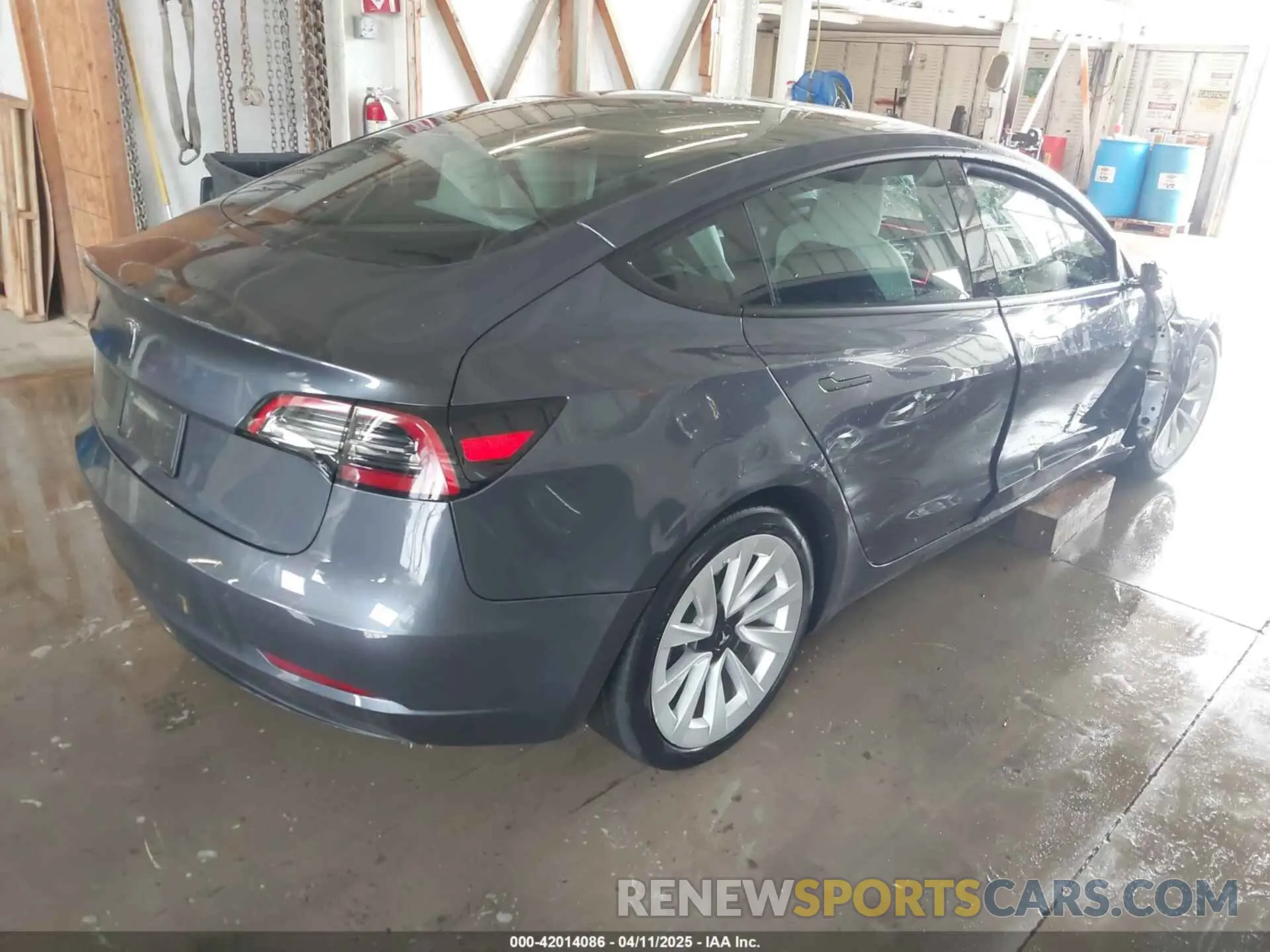 4 fotografías del automóvil dañado 5YJ3E1EA2PF591661 TESLA MODEL 3 2023