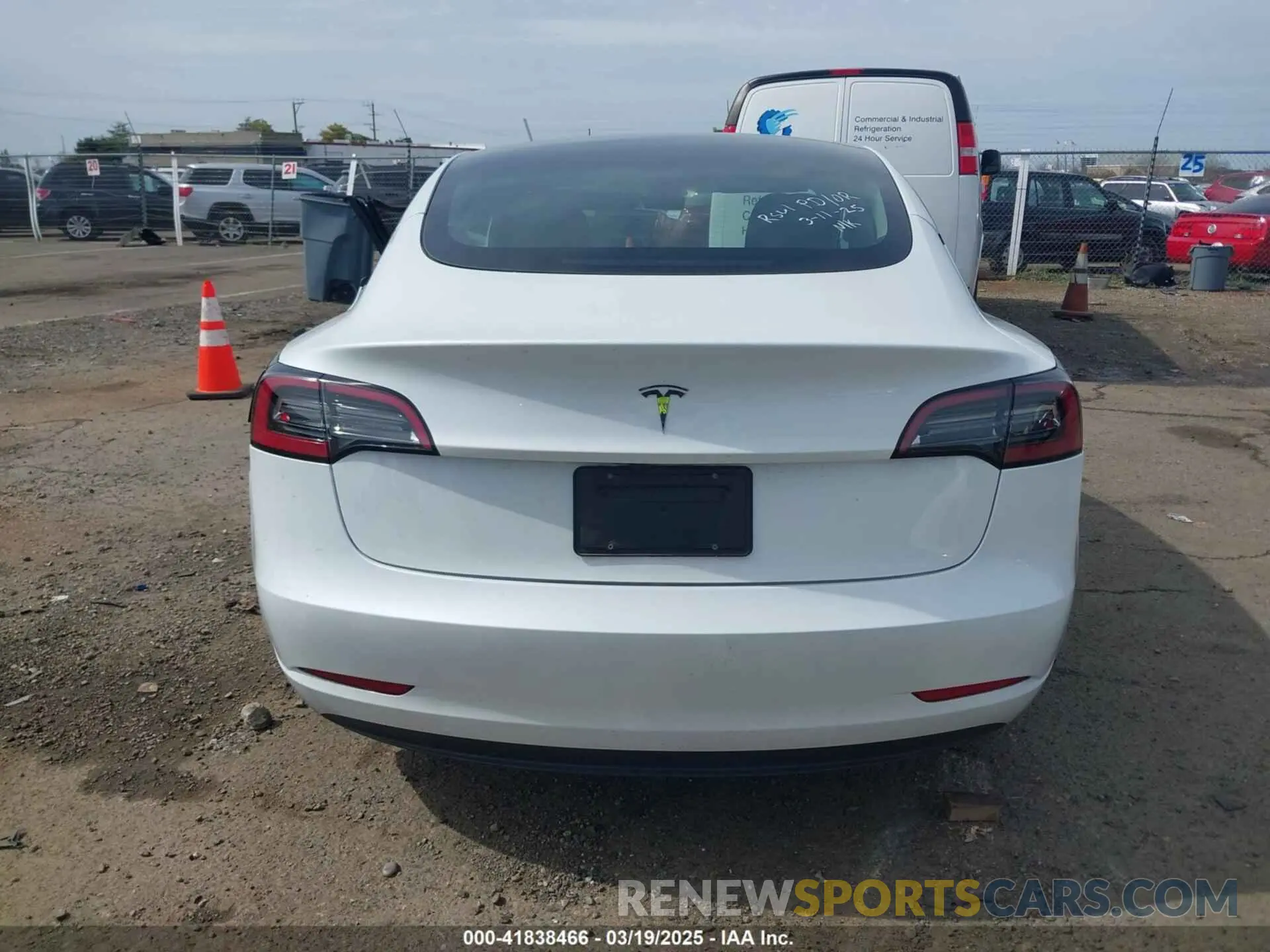 16 fotografías del automóvil dañado 5YJ3E1EA2PF606563 TESLA MODEL 3 2023