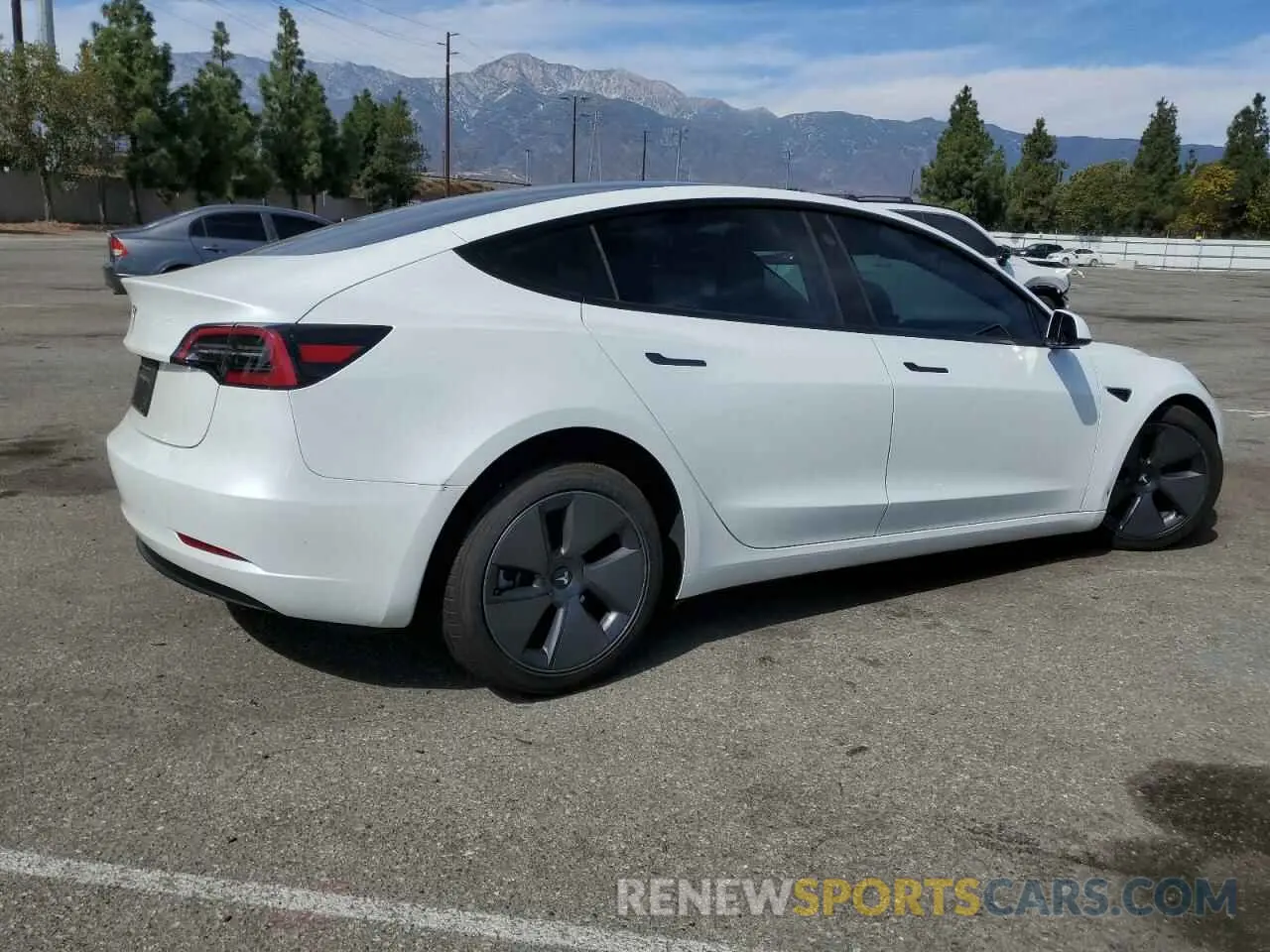 3 fotografías del automóvil dañado 5YJ3E1EA2PF638042 TESLA MODEL 3 2023