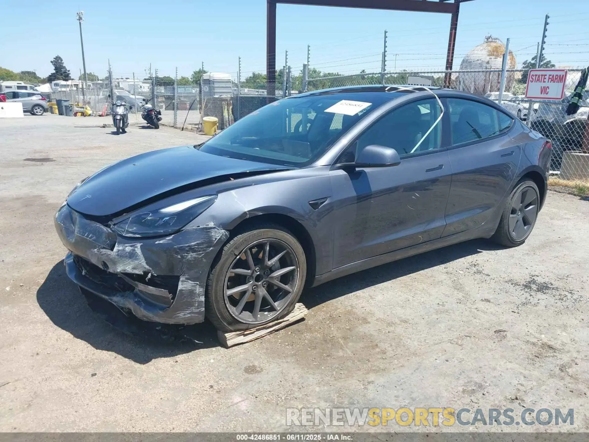 2 fotografías del automóvil dañado 5YJ3E1EA2PF639384 TESLA MODEL 3 2023
