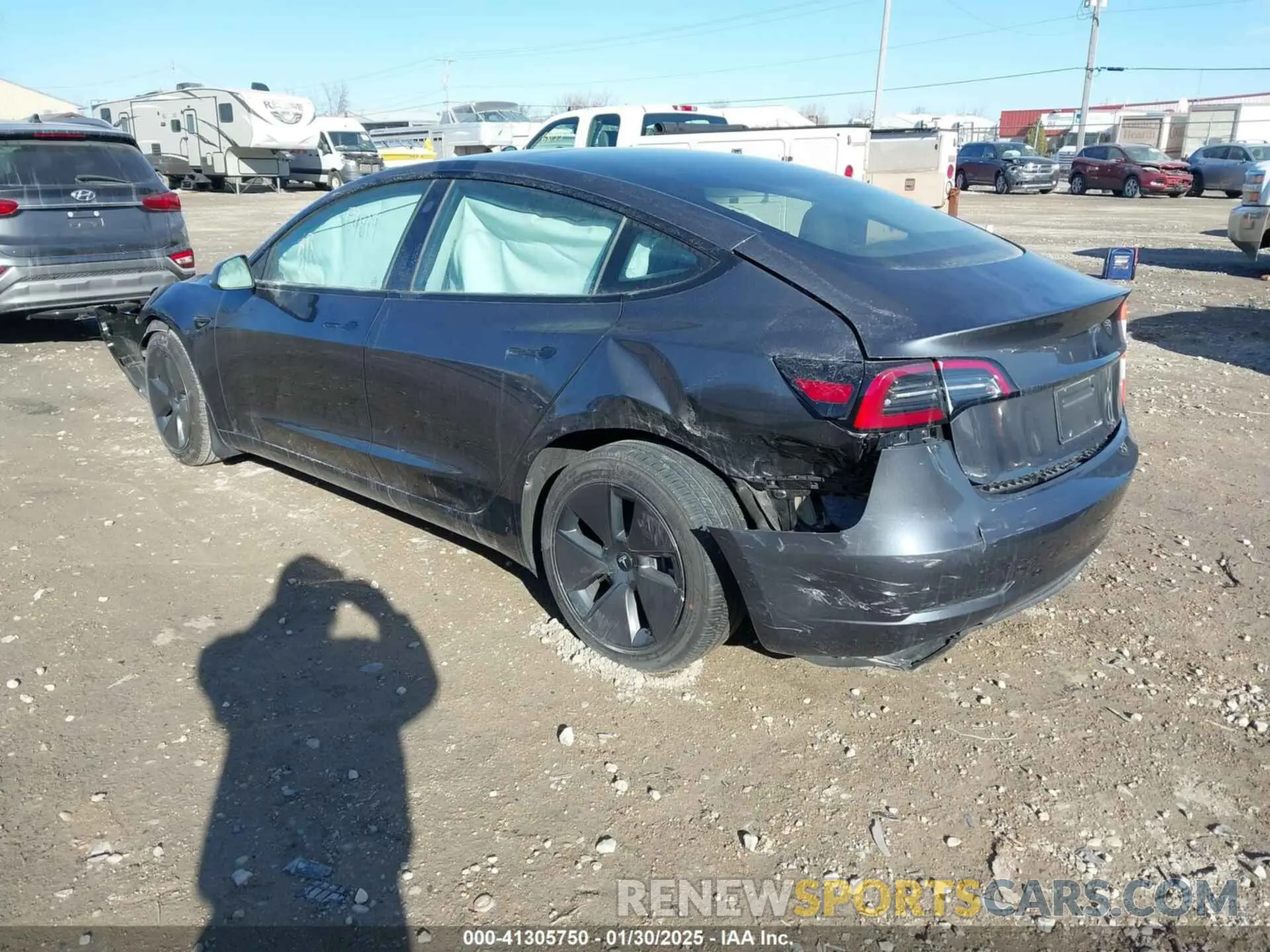 3 fotografías del automóvil dañado 5YJ3E1EA2PF644021 TESLA MODEL 3 2023