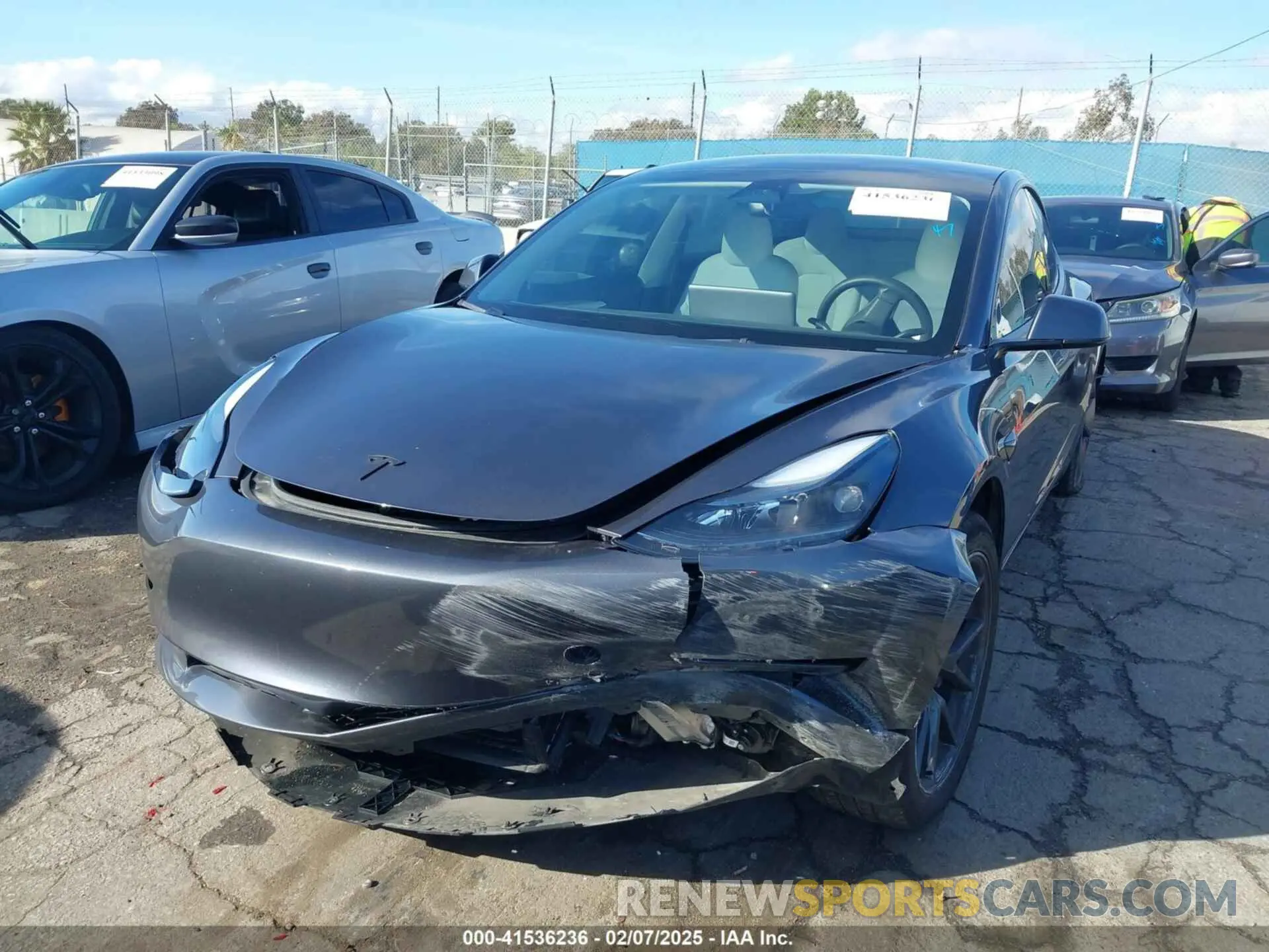 2 fotografías del automóvil dañado 5YJ3E1EA2PF675298 TESLA MODEL 3 2023