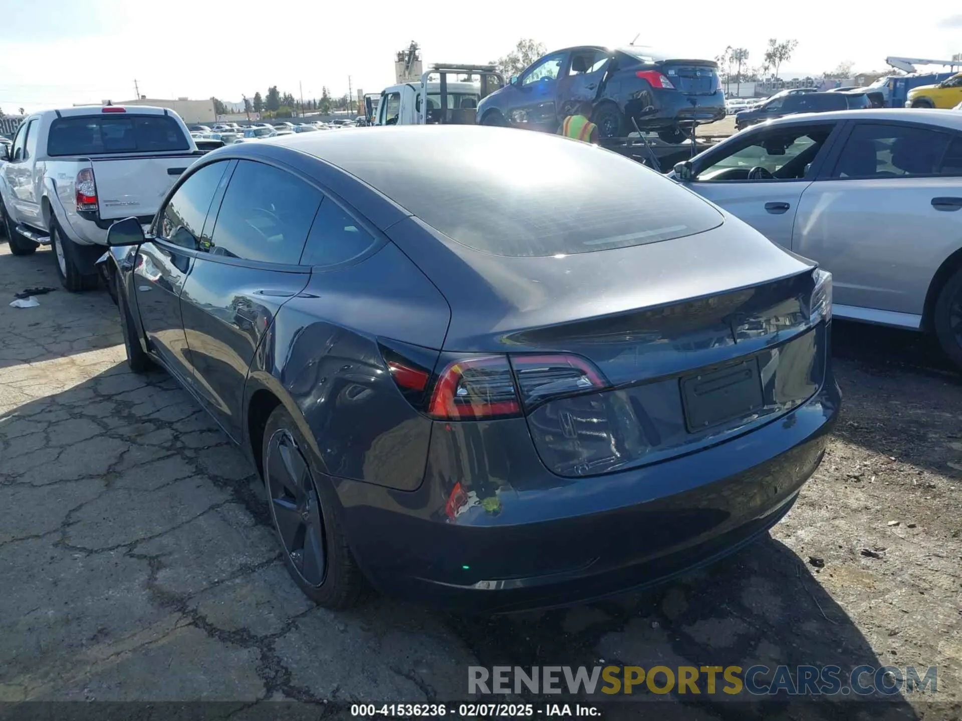 3 fotografías del automóvil dañado 5YJ3E1EA2PF675298 TESLA MODEL 3 2023