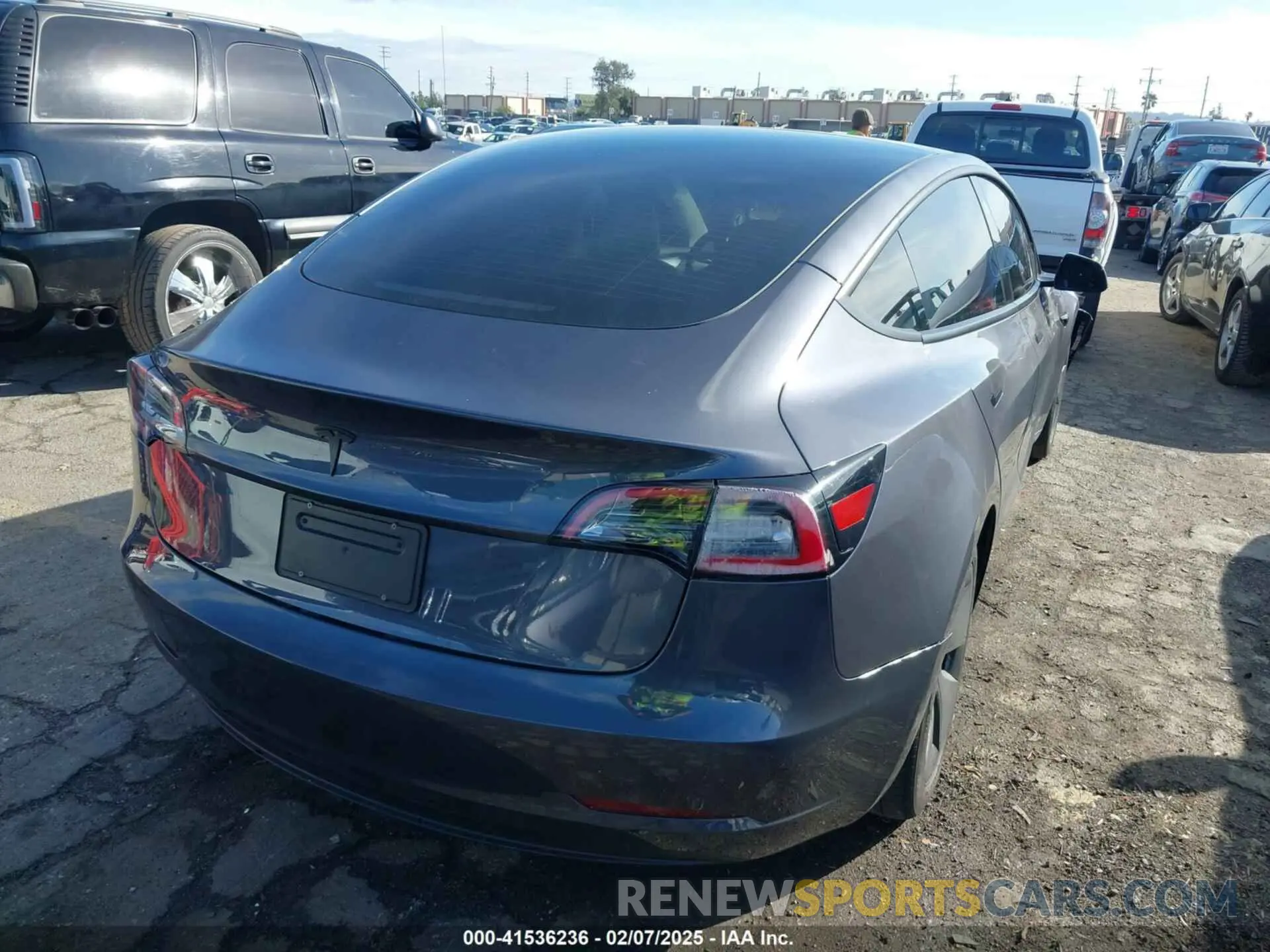 4 fotografías del automóvil dañado 5YJ3E1EA2PF675298 TESLA MODEL 3 2023